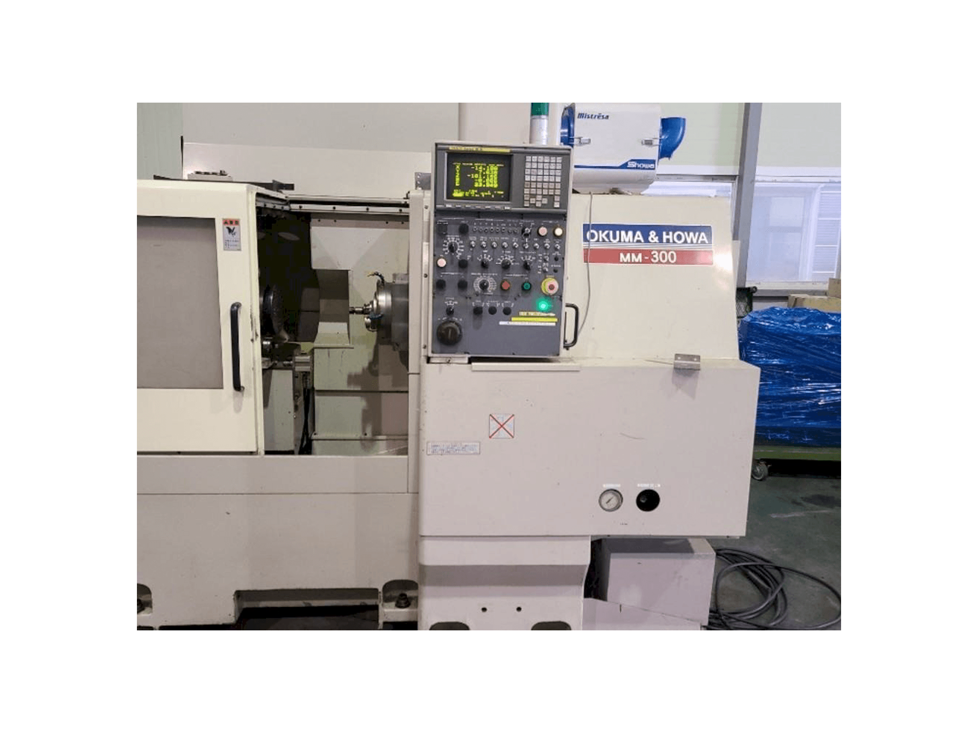 Koneen OKUMA&HOWA MM-300 etunäkymä