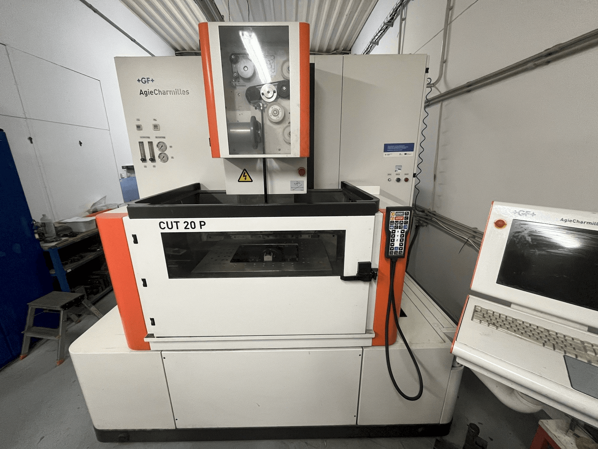 Koneen AgieCharmilles CUT 20 P etunäkymä