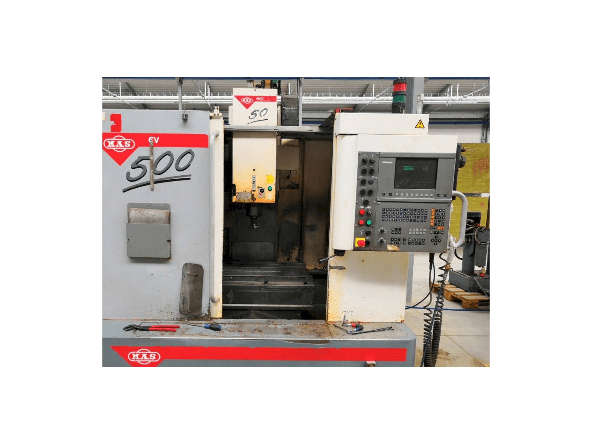 Koneen KOVOSVIT MAS MCV 500 CNC etunäkymä