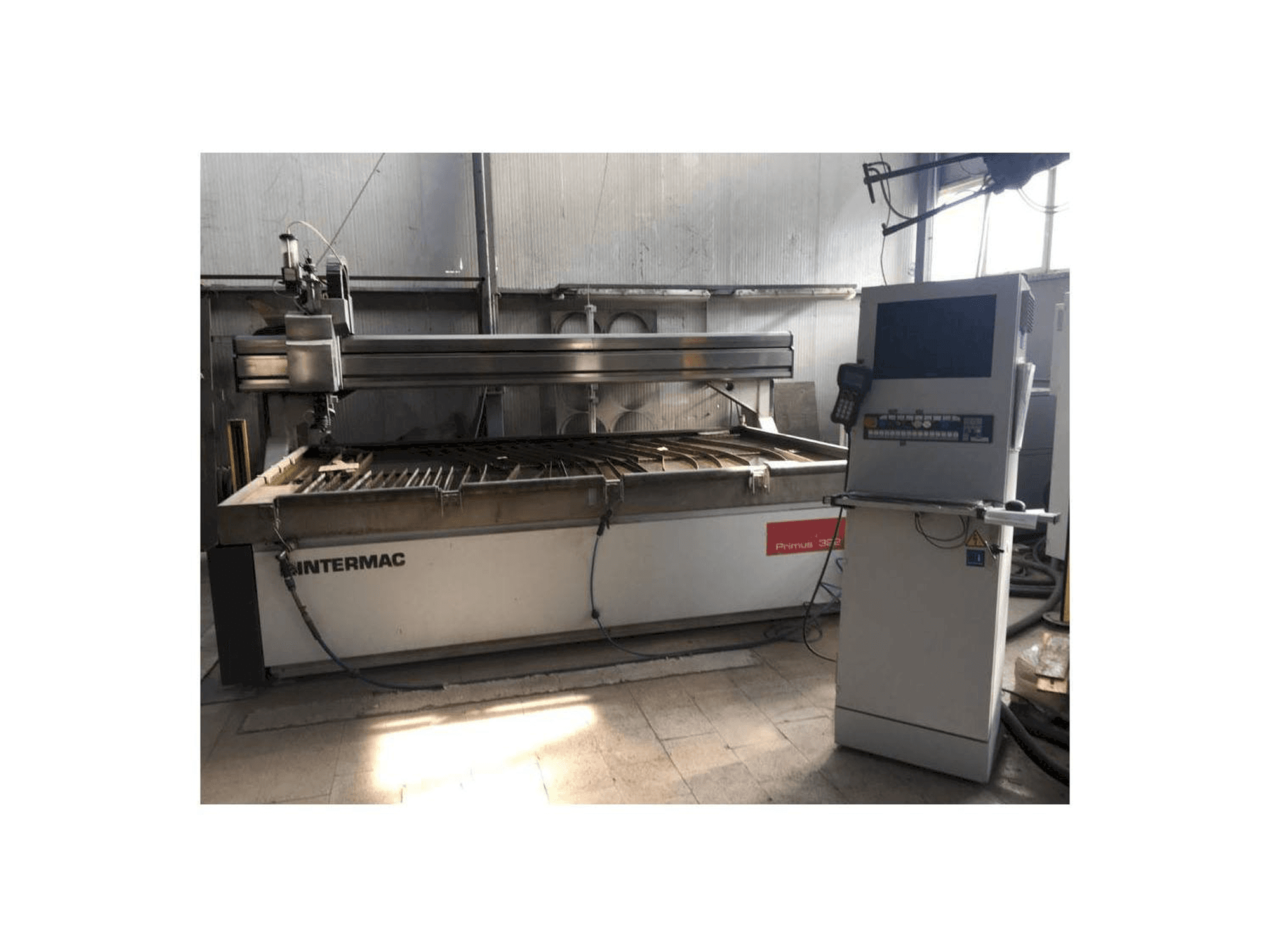 Koneen Intermac primus 322 etunäkymä