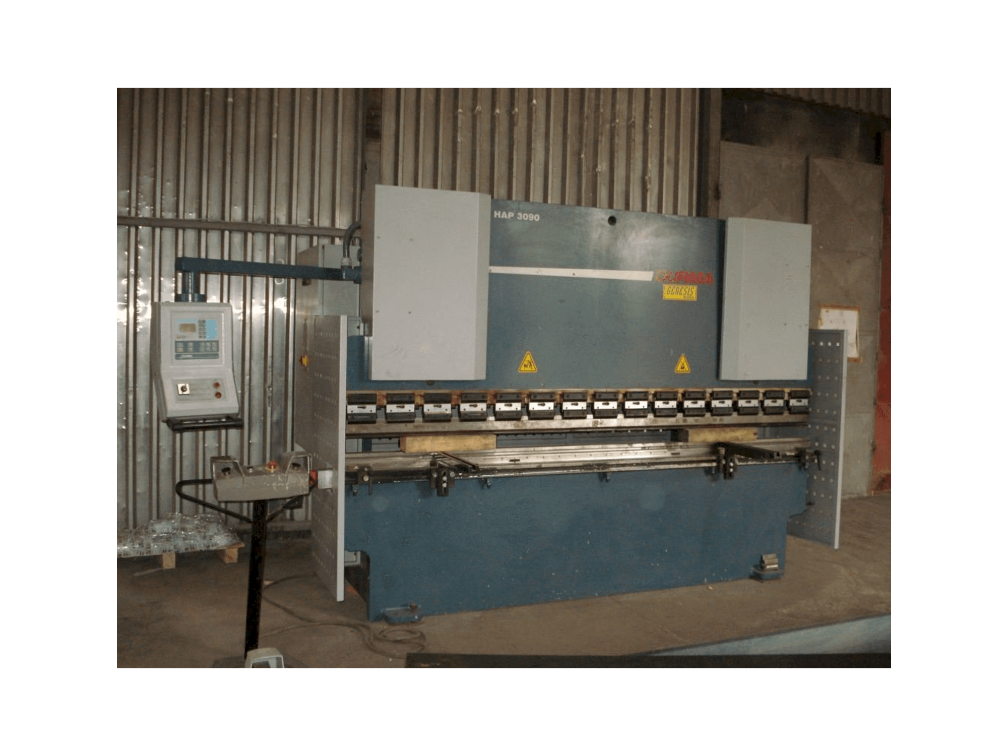 Koneen Durma HAP 3090 etunäkymä