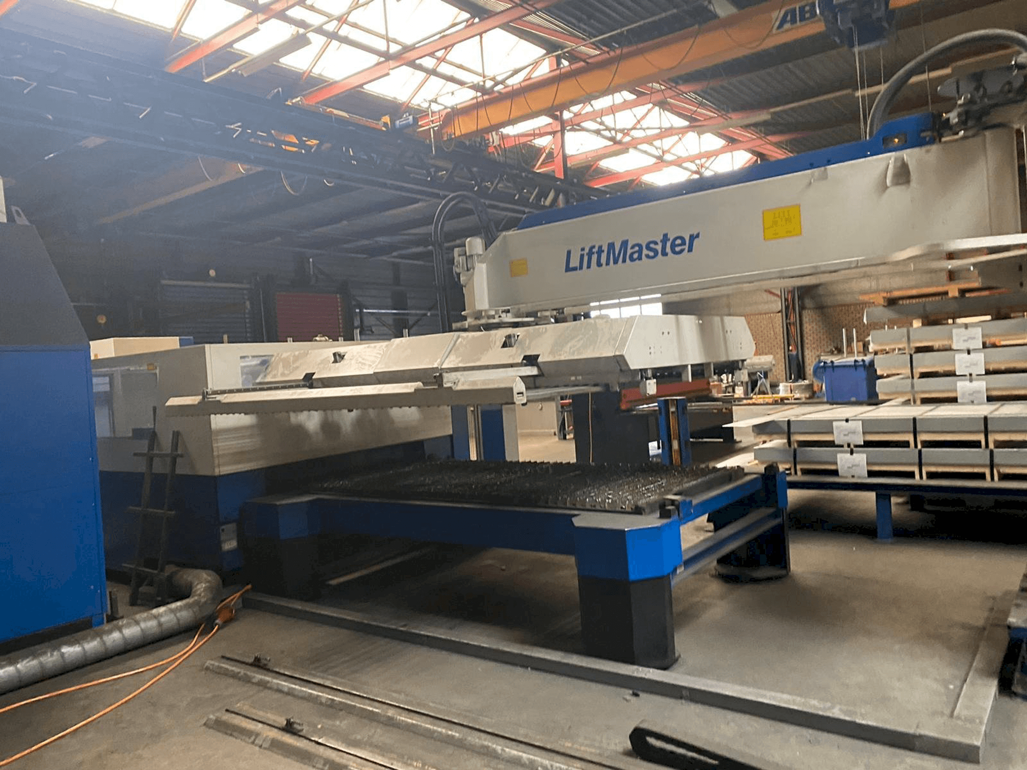 Koneen Trumpf Trumatic L3050 etunäkymä