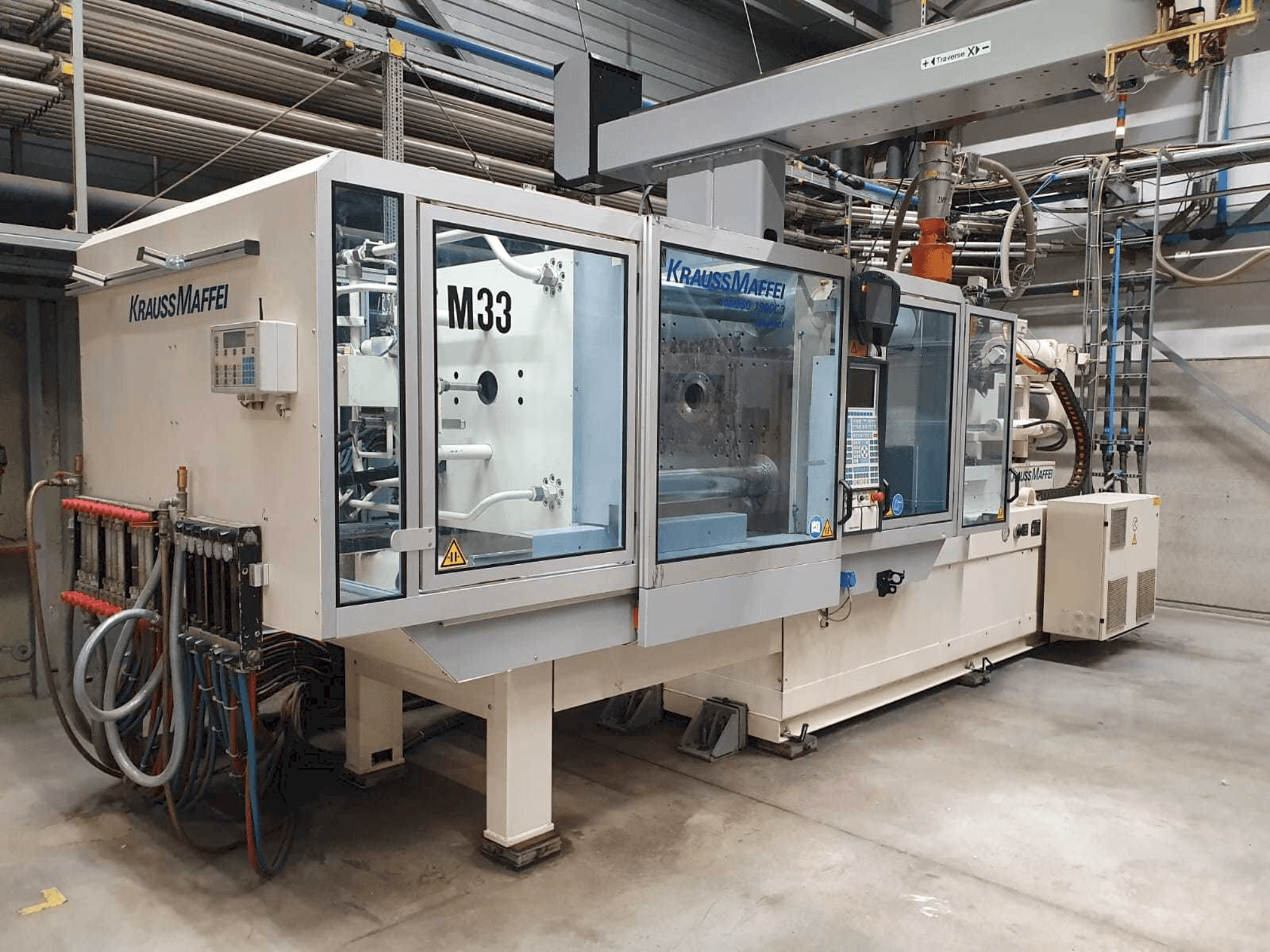 Koneen Krauss Maffei 280-1900 C3 etunäkymä