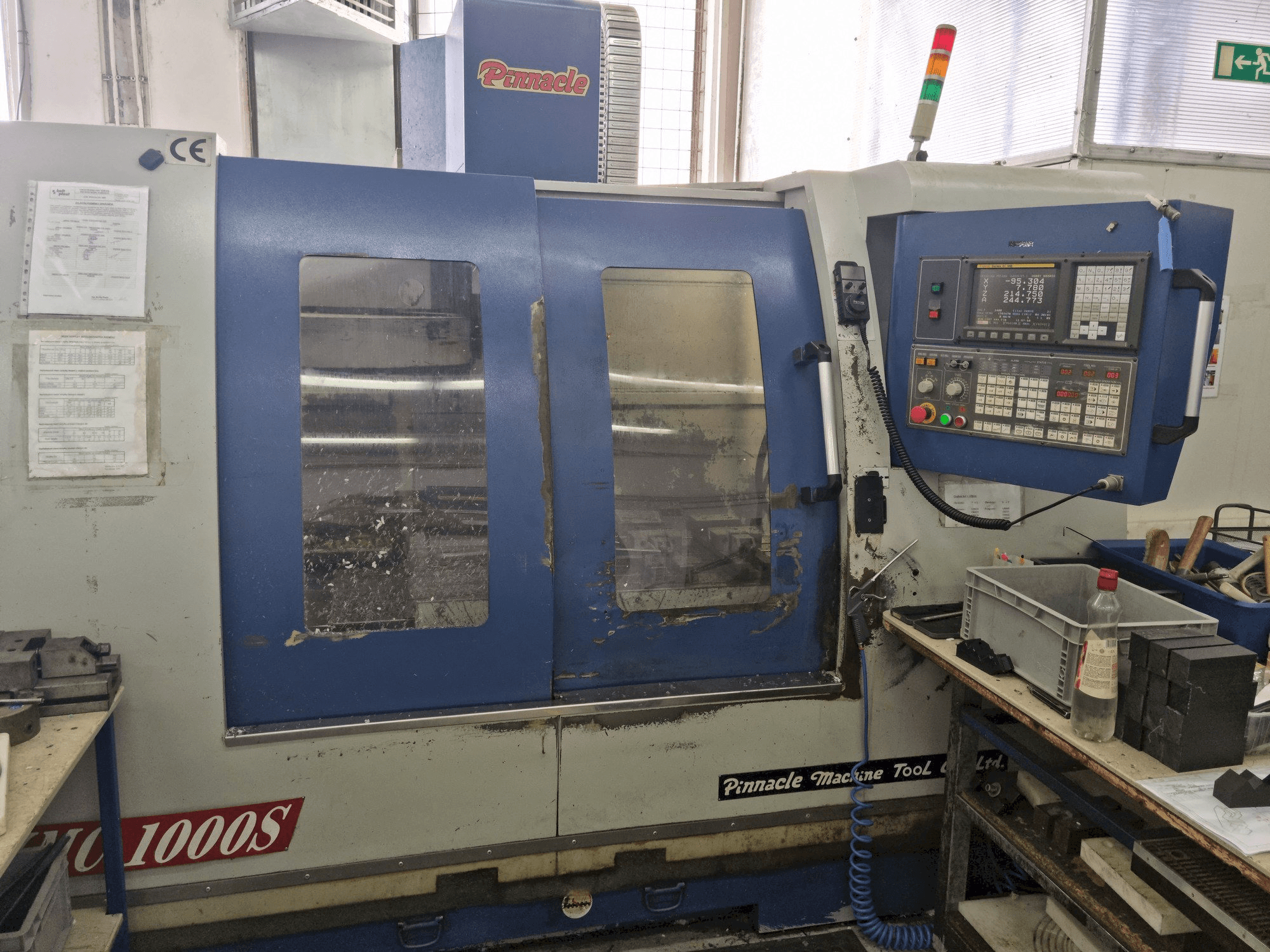 Koneen Pinnacle VMC1000S etunäkymä