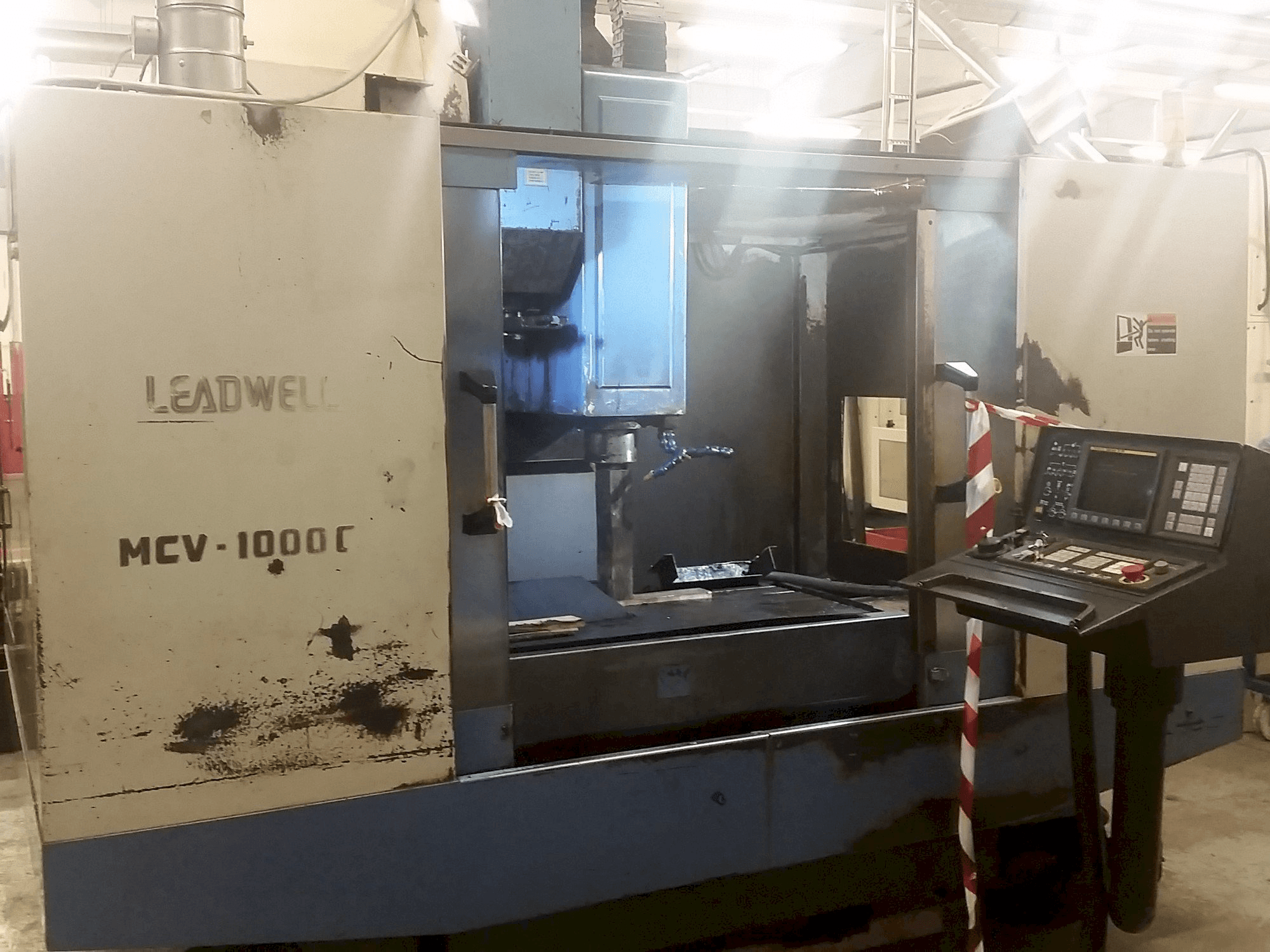 Koneen Leadwell MCV-1000CR etunäkymä