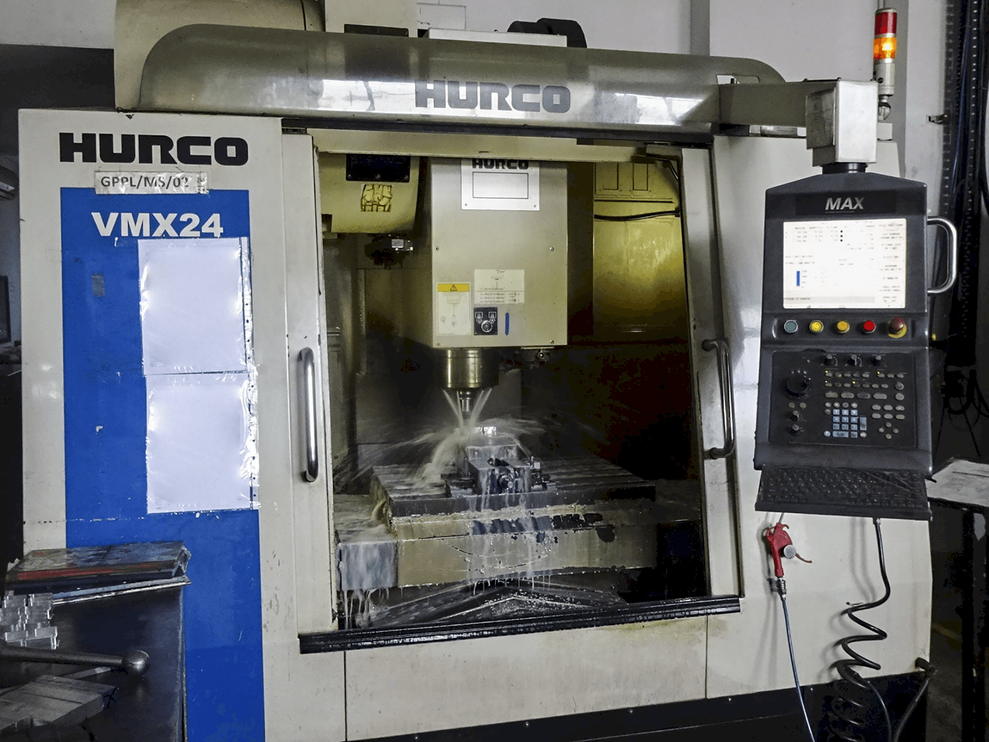 Koneen Hurco etunäkymä VMX 24