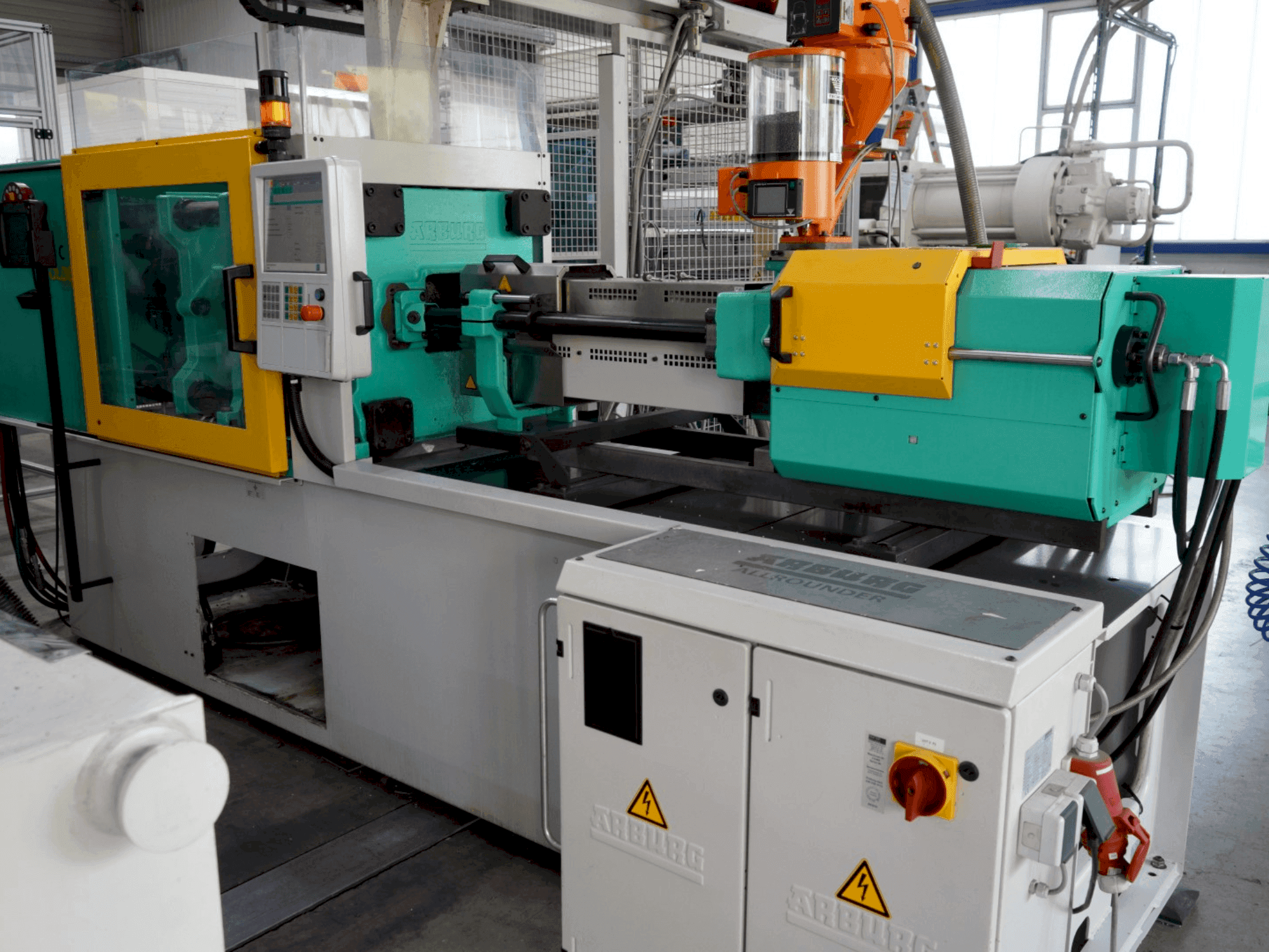 Koneen Arburg 470C 1500-400 etunäkymä