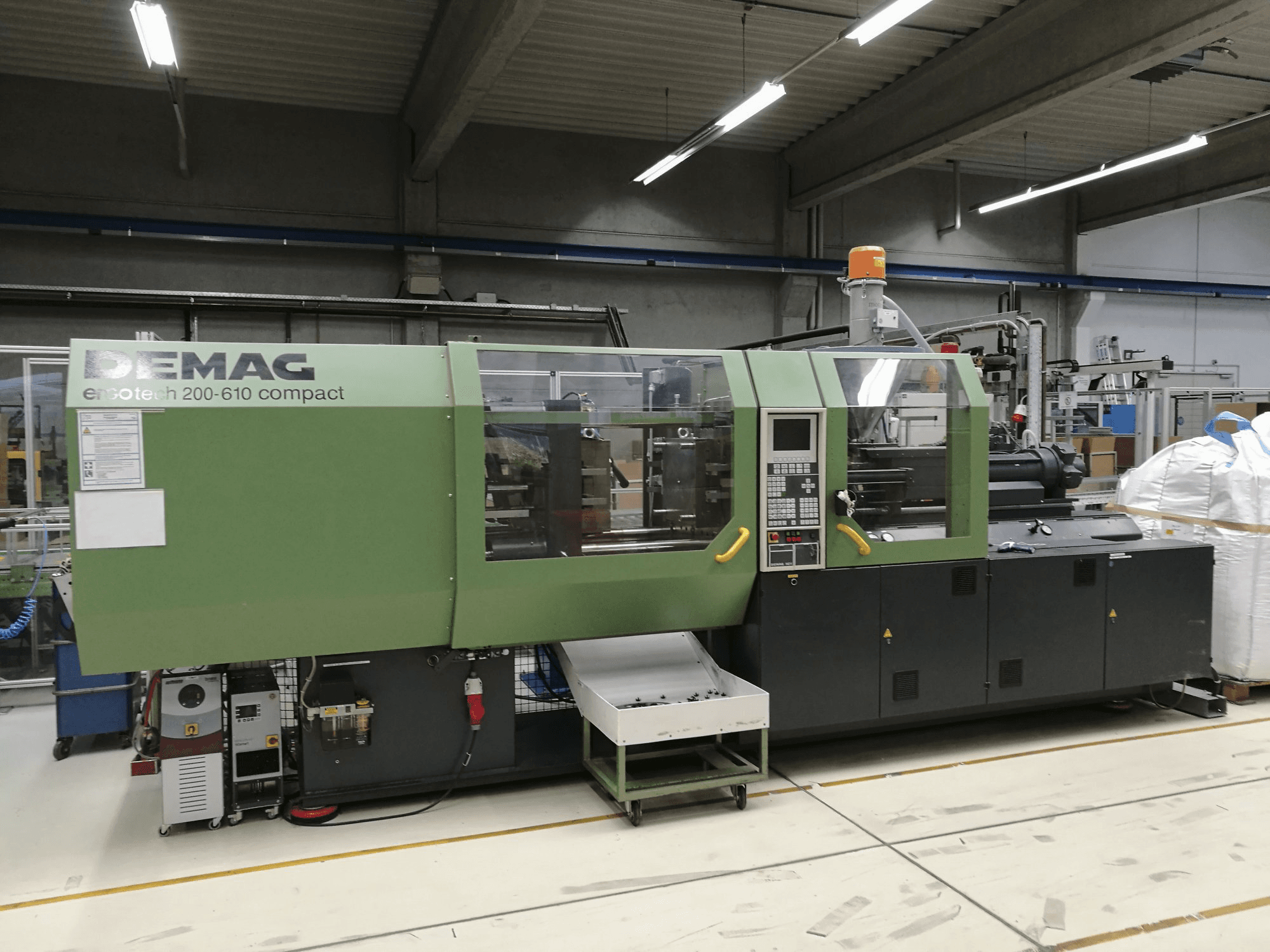 Koneen DEMAG vasen näkymäErgotech 200-610 NC