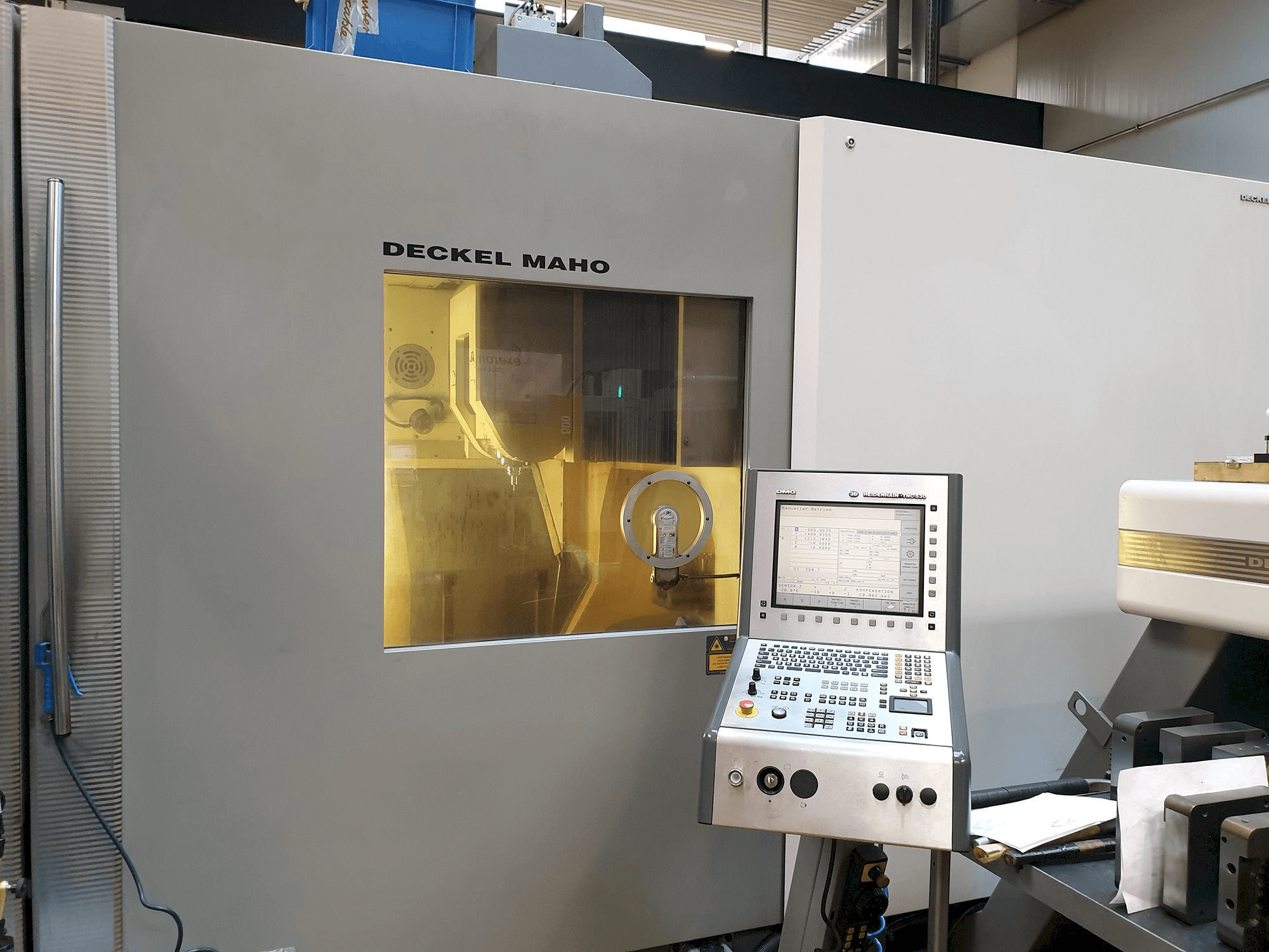 Koneen DECKEL MAHO DMC 105V Linear etunäkymä