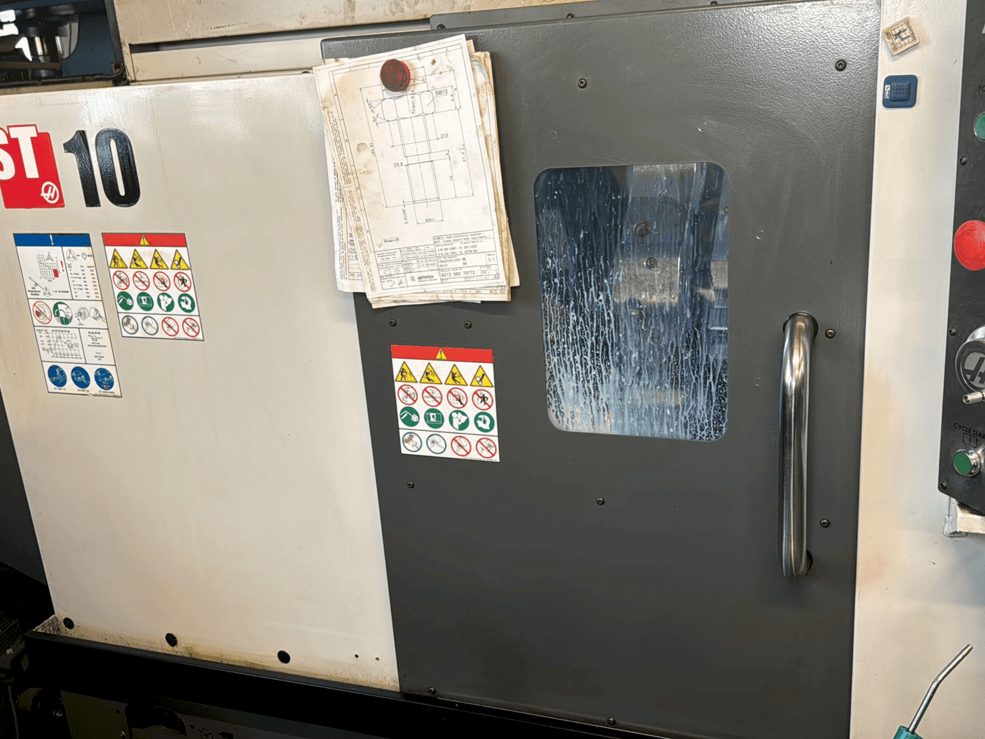 Koneen HAAS ST-10 etunäkymä