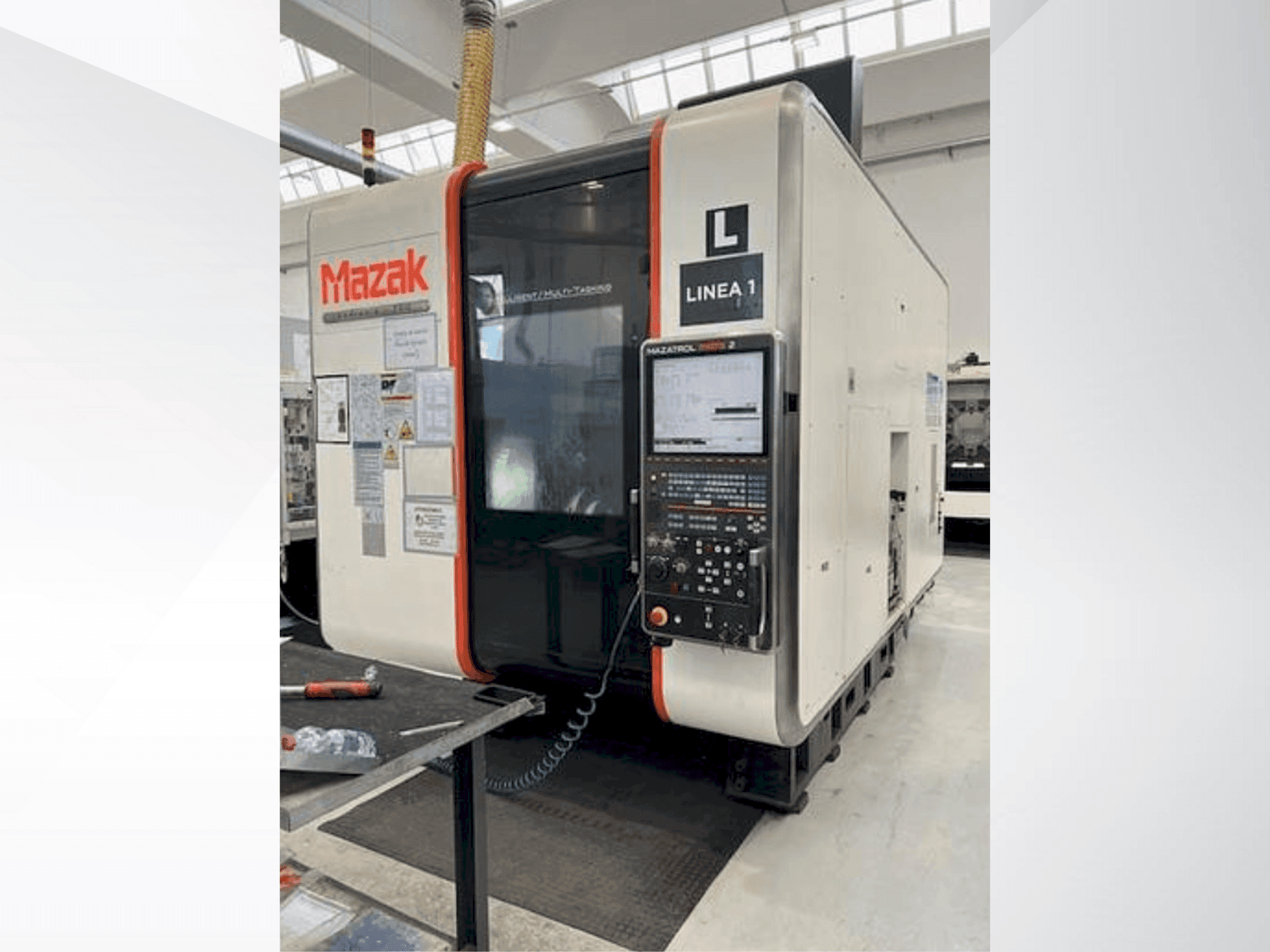 Koneen Mazak VARIAXIS I 700 etunäkymä