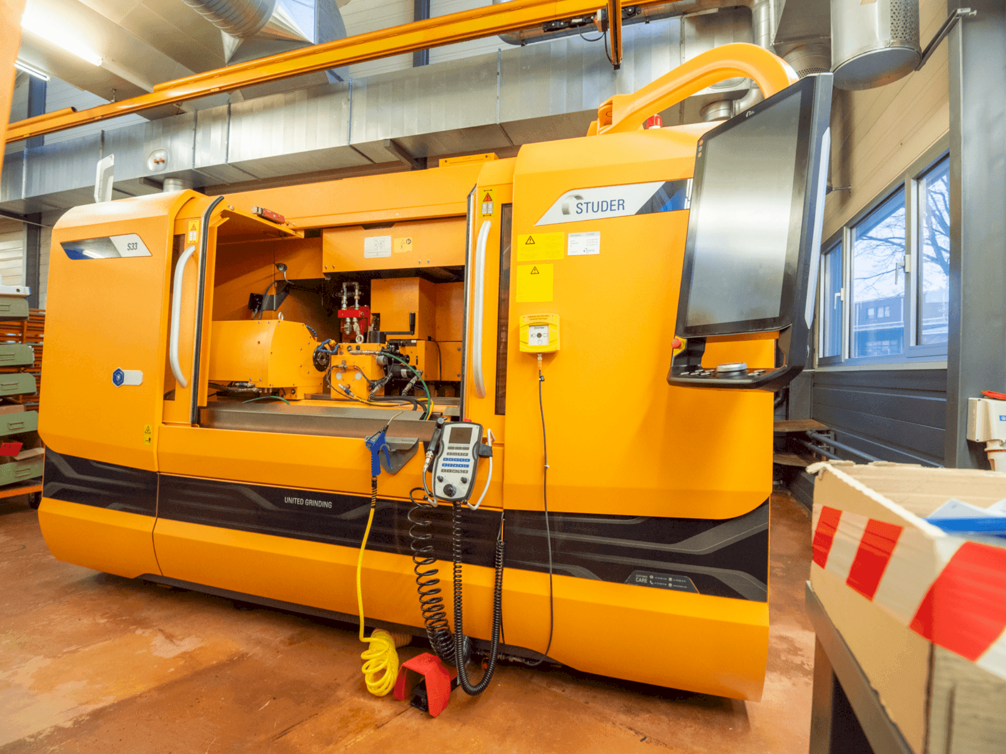 Koneen STUDER S33 etunäkymä