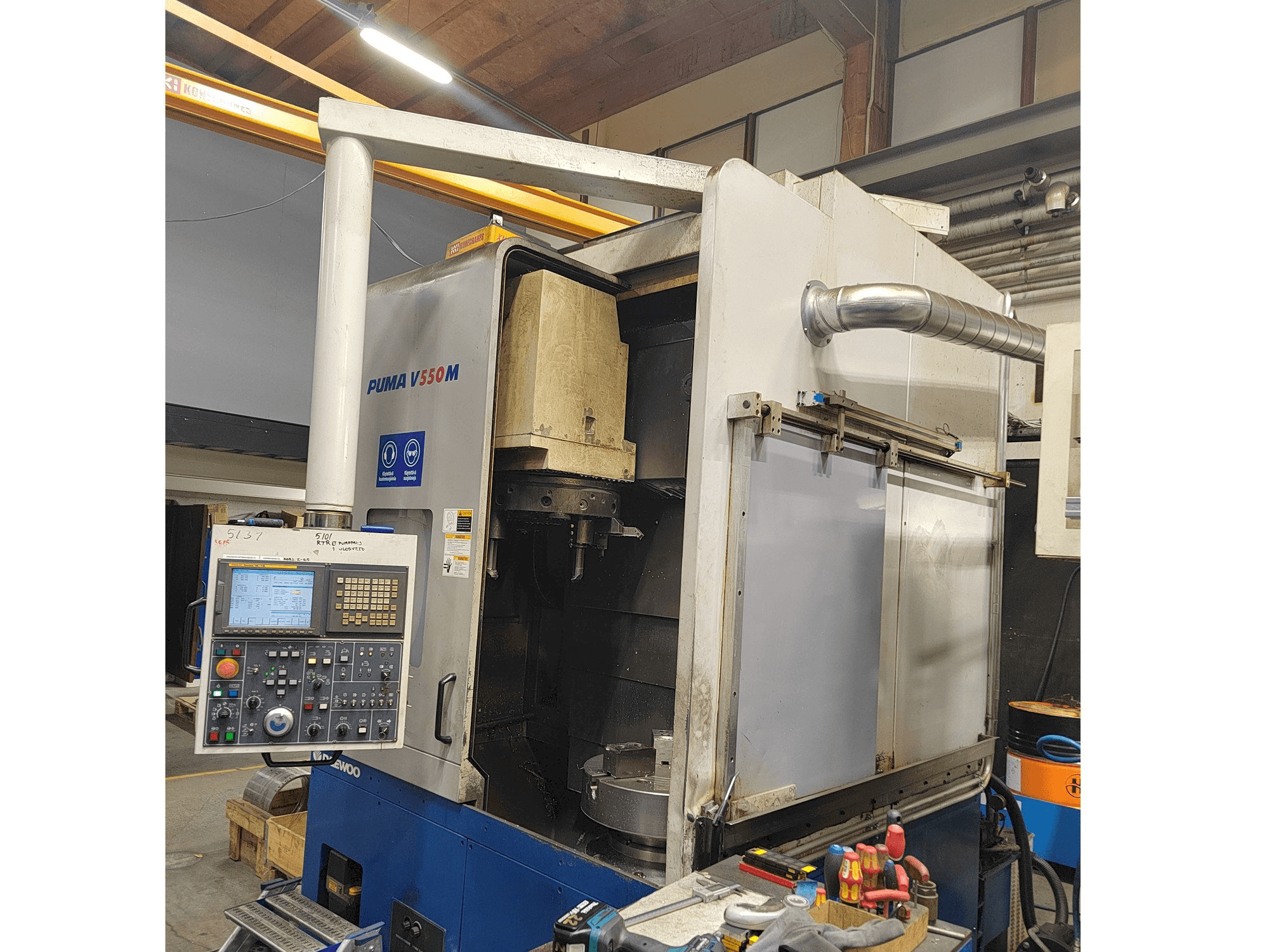 Koneen Doosan Puma V550M etunäkymä