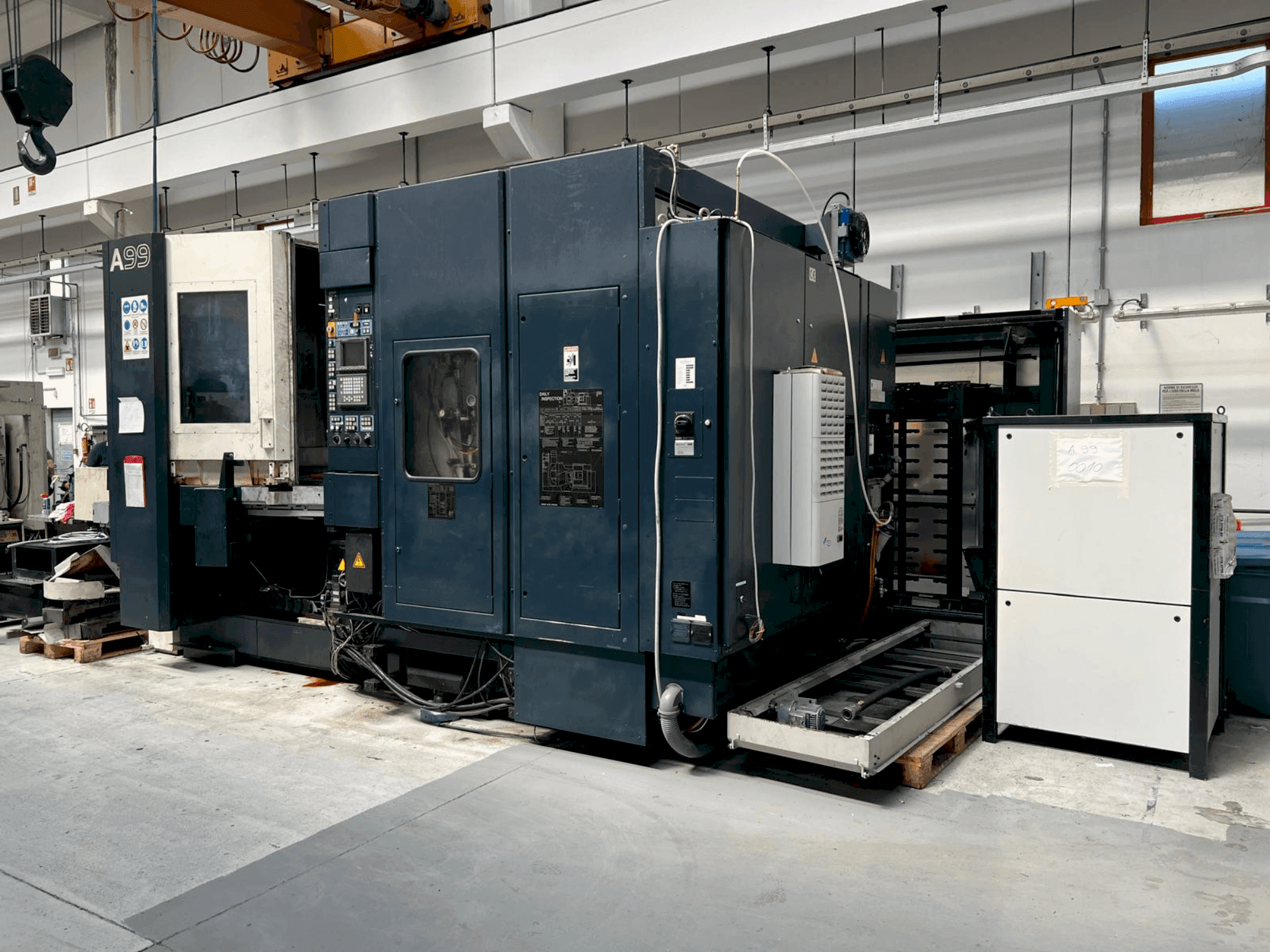 Koneen Makino A99-A132 etunäkymä