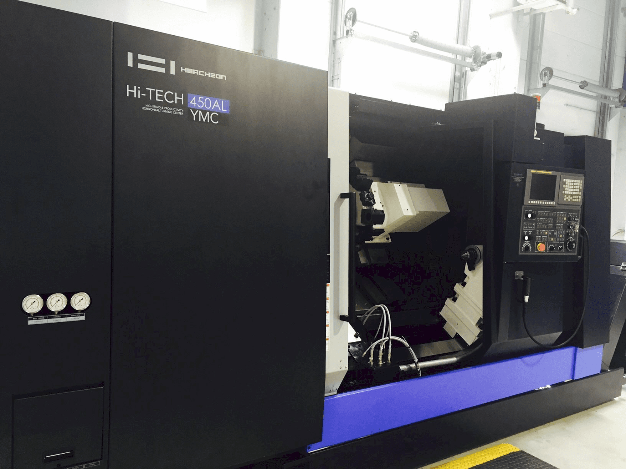 Koneen HWACHEON HI-TECH 450AL YMC etunäkymä