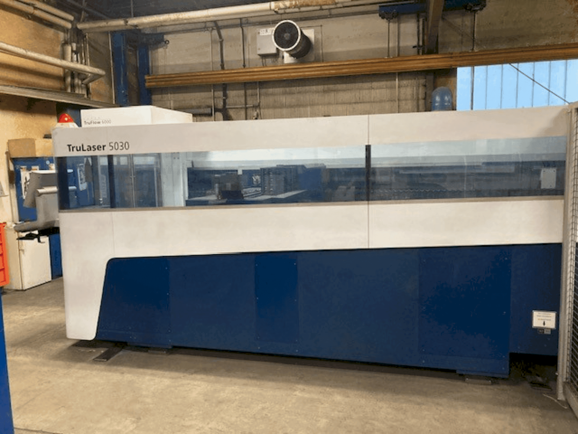 Koneen TRUMPF TruLaser 5030 (L52) etunäkymä