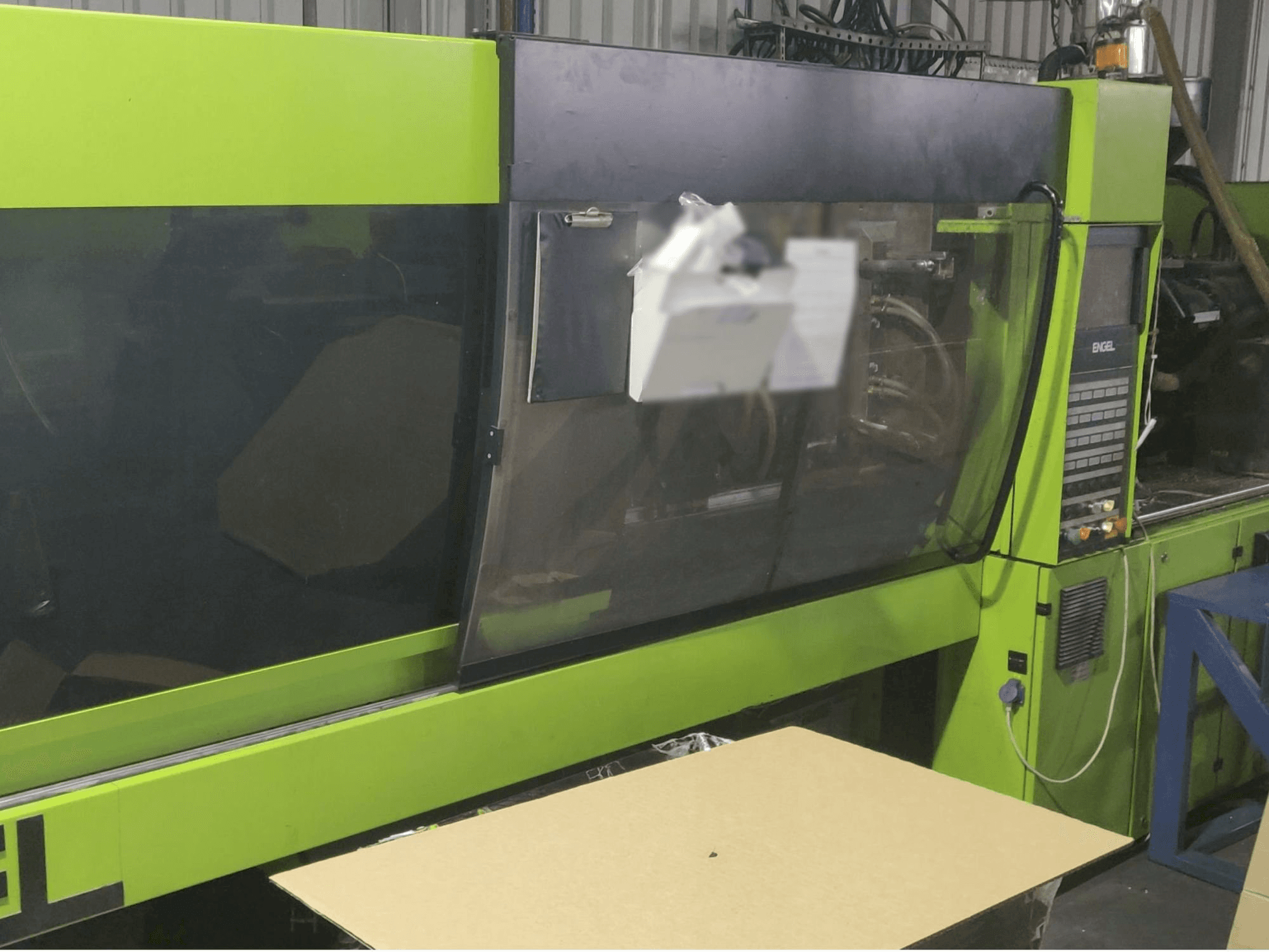 Koneen ENGEL Victory 1050/220 Tech etunäkymä