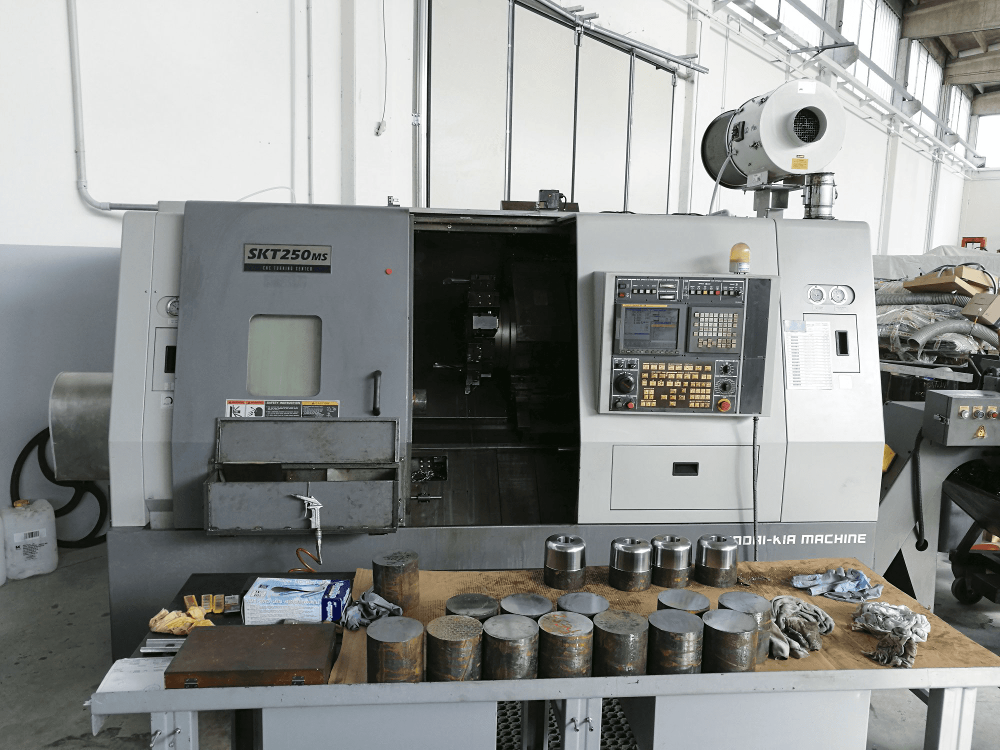 Koneen Hyundai Kia etunäkymäSKT 250 MS