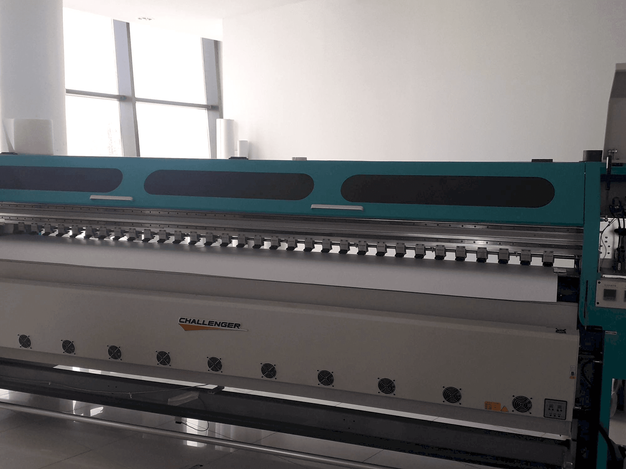 Koneen Challenger FY-3200AT Plus-H4 etunäkymä