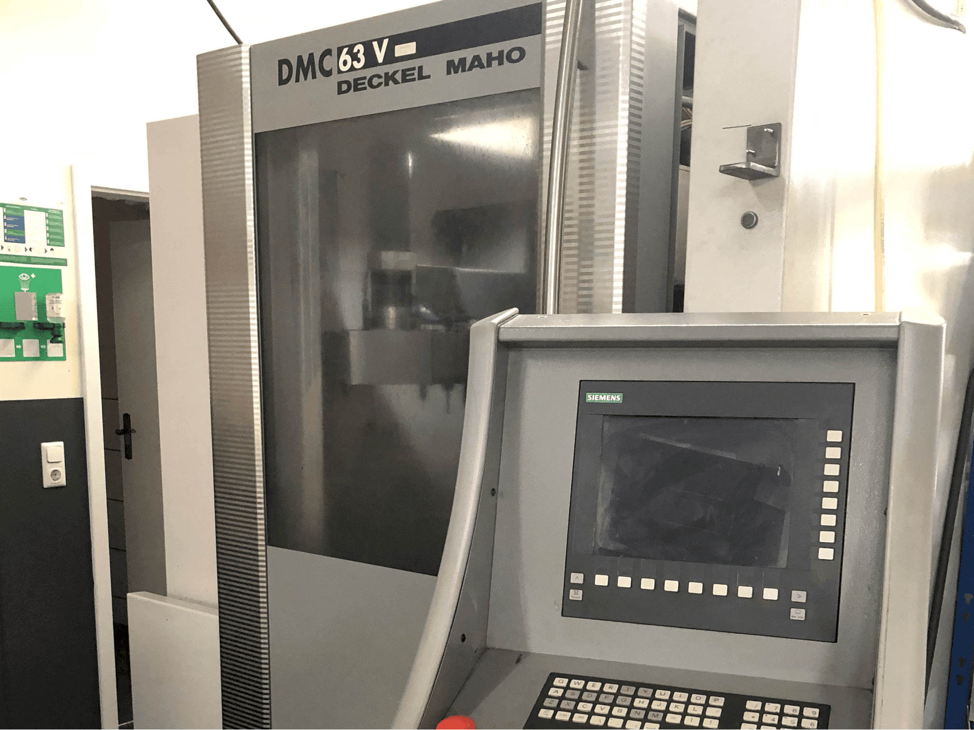 Koneen DECKEL MAHO oikea näkymä DMC 63V