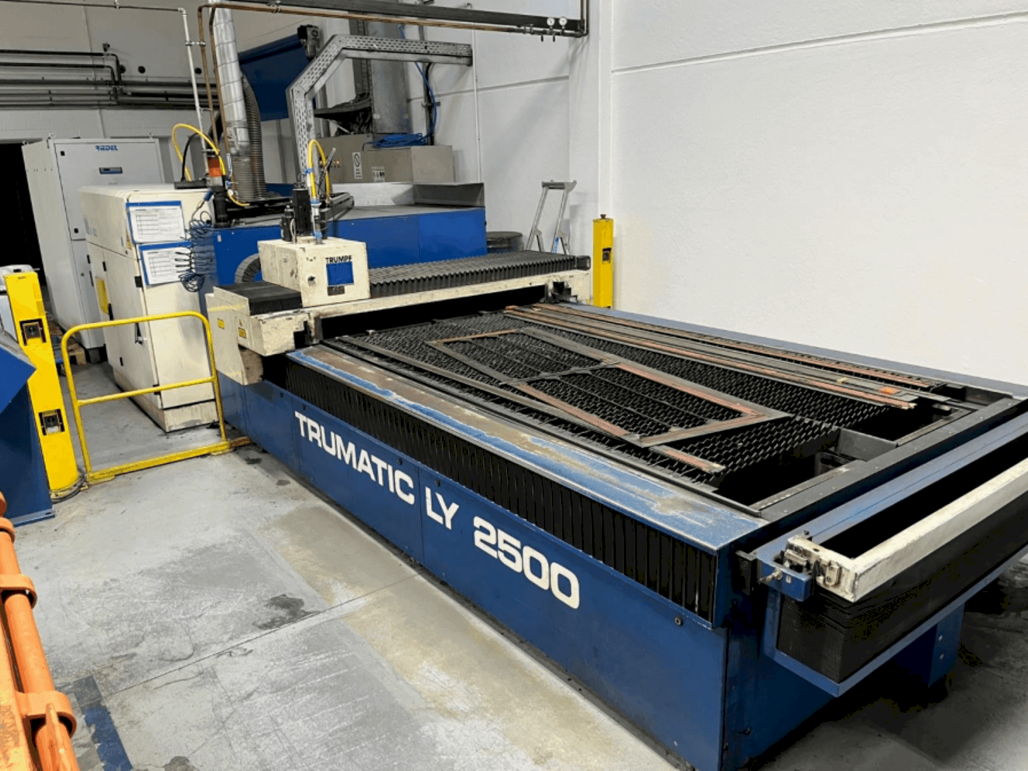 Koneen TRUMPF Trumatic LY2500 etunäkymä