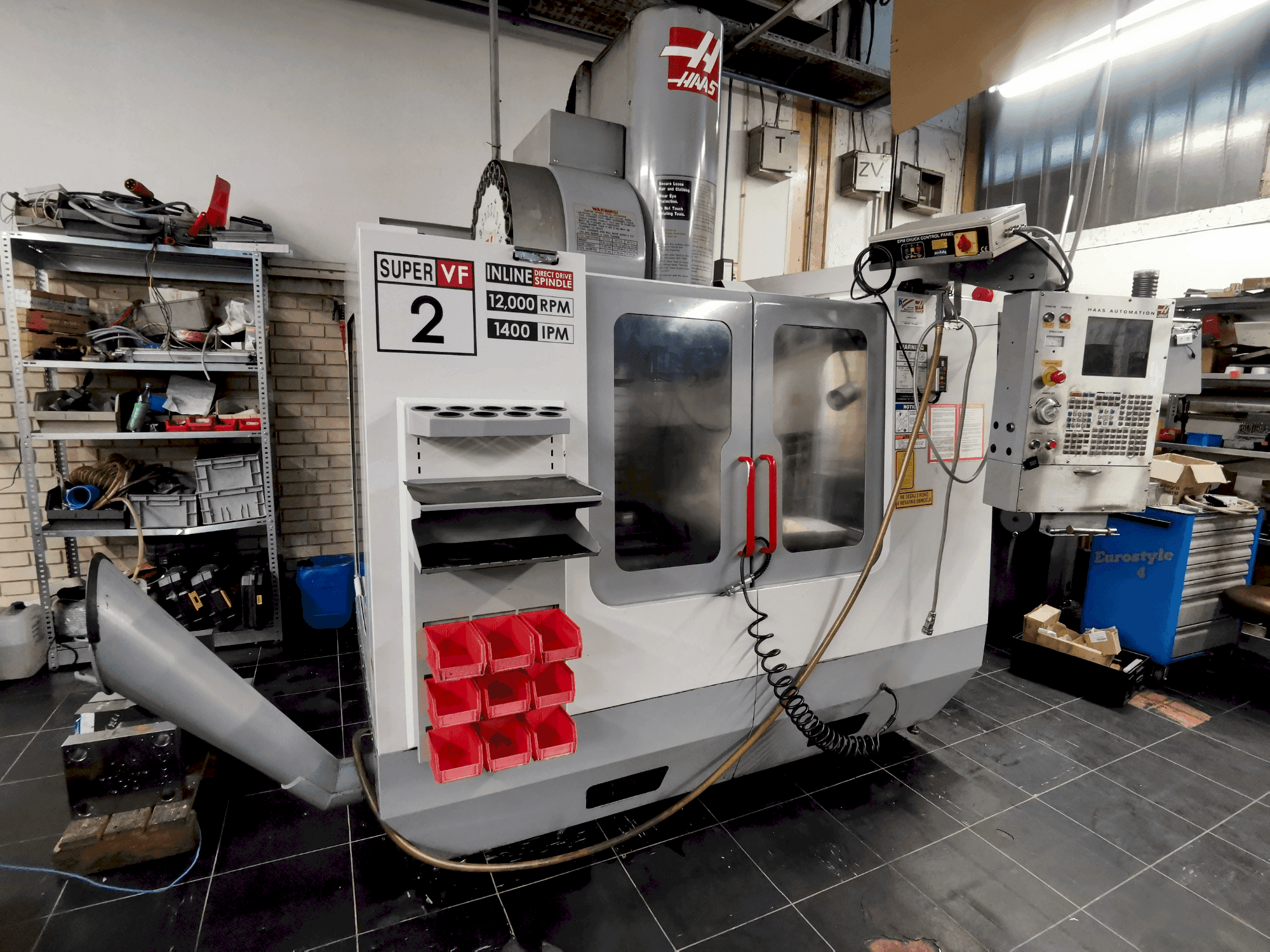 Koneen HAAS VF-2 SSHE etunäkymä