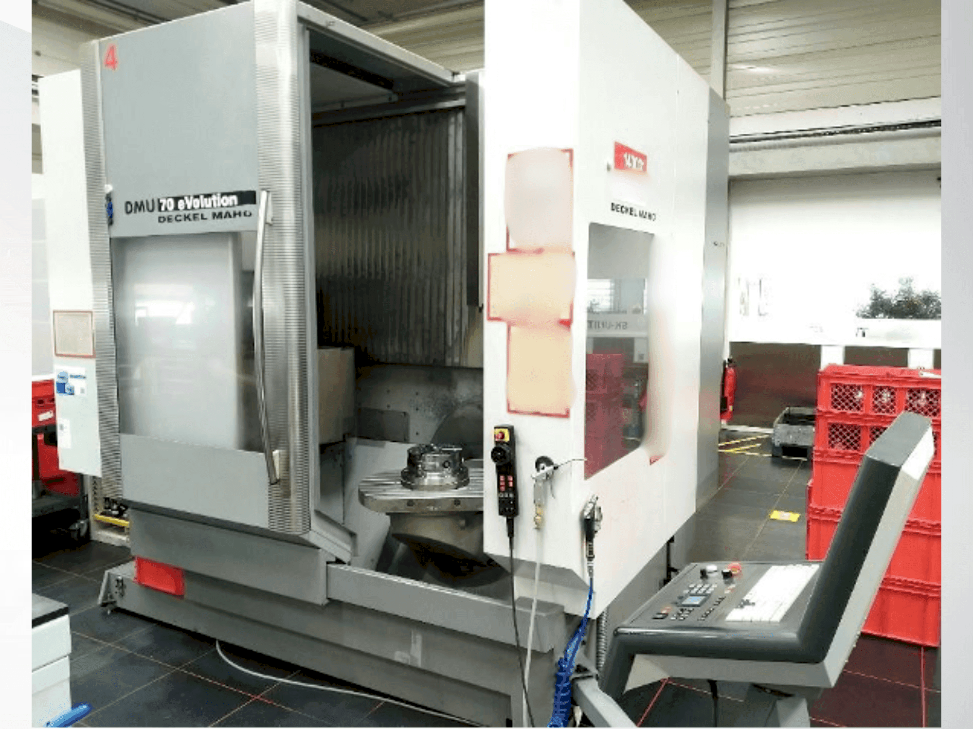 Koneen DECKEL DMU 70 eVolution etunäkymä