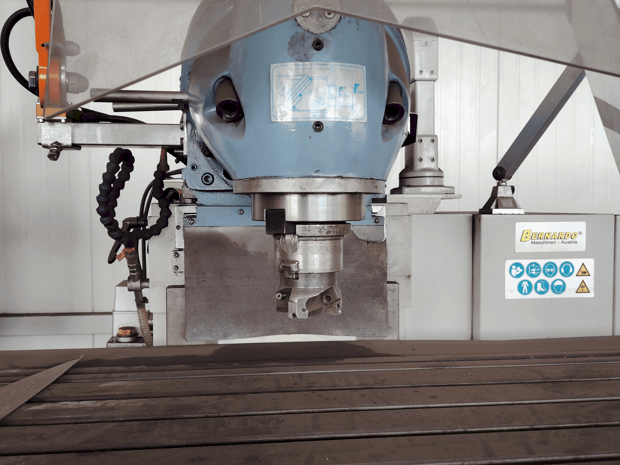 Koneen Bernardo Variomill FU 2000E Servo etunäkymä