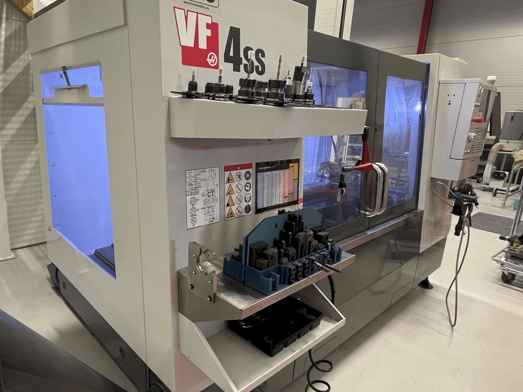 Koneen HAAS VF 4SS etunäkymä