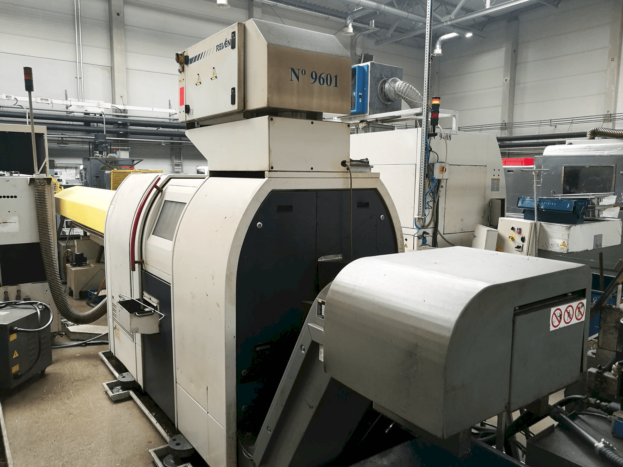 Koneen TRAUB TNL 16/26 etunäkymä