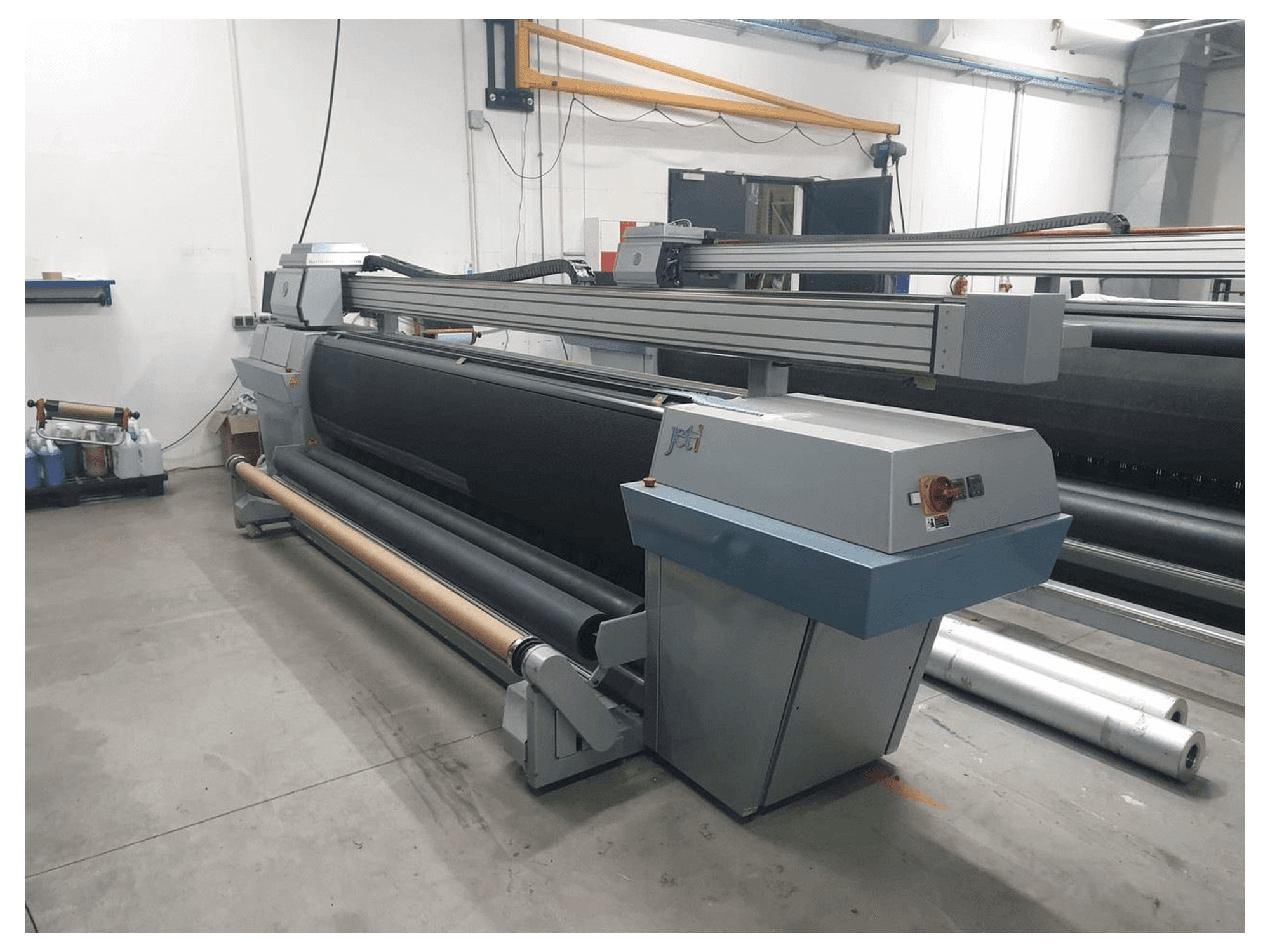 Koneen JETI 3300 etunäkymä