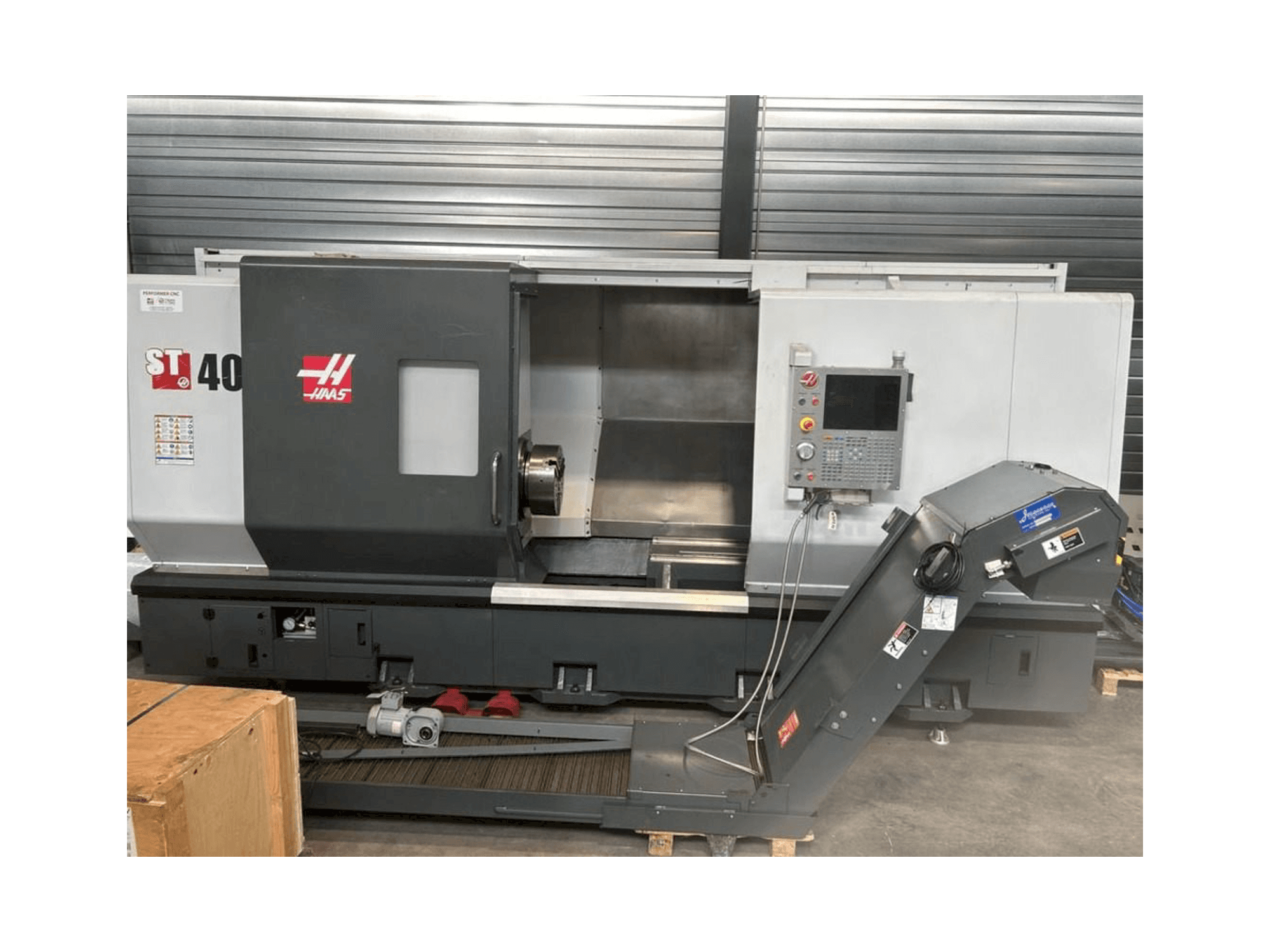 Koneen HAAS ST-40 etunäkymä