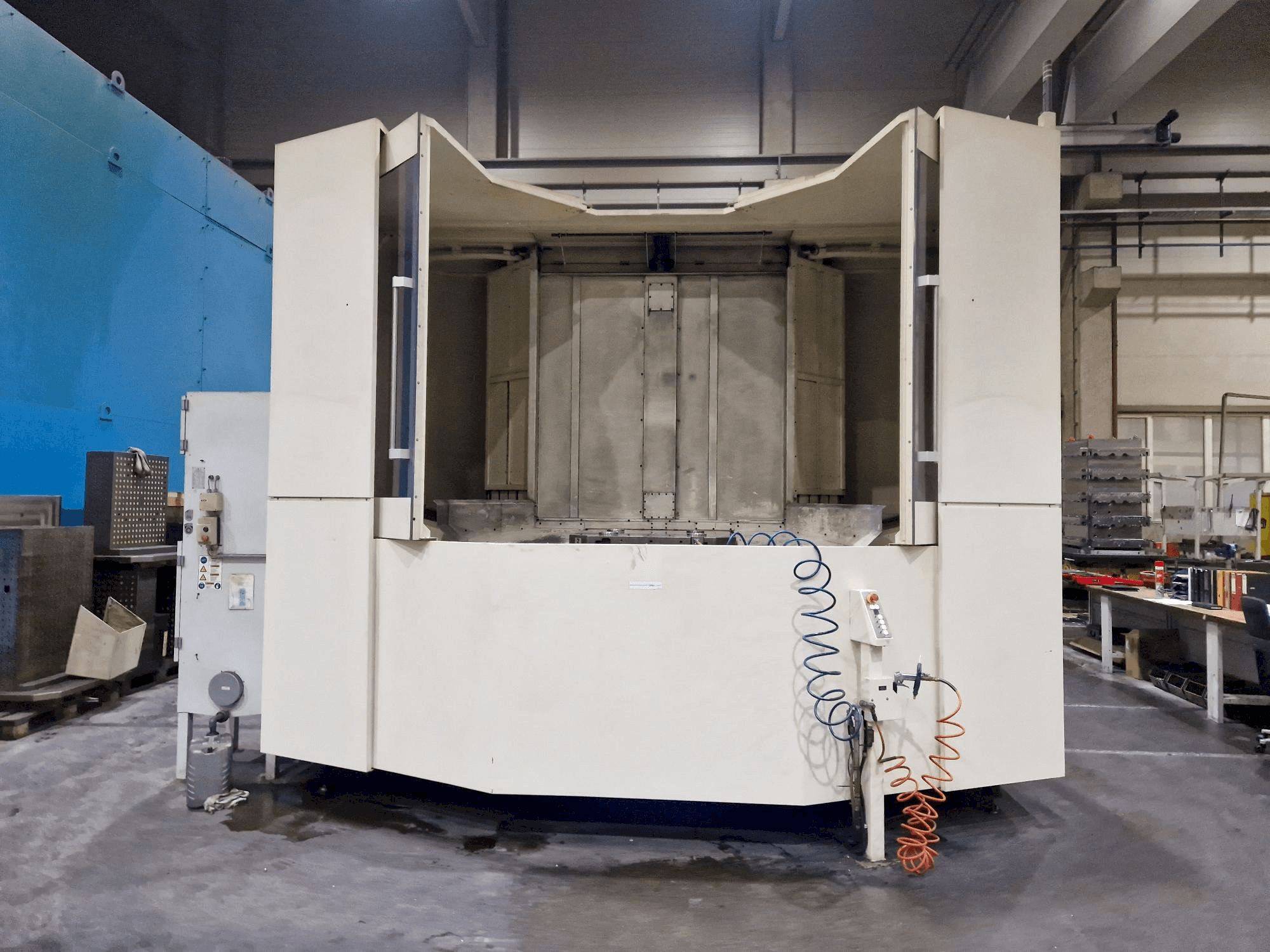 Koneen Makino a120nx etunäkymä