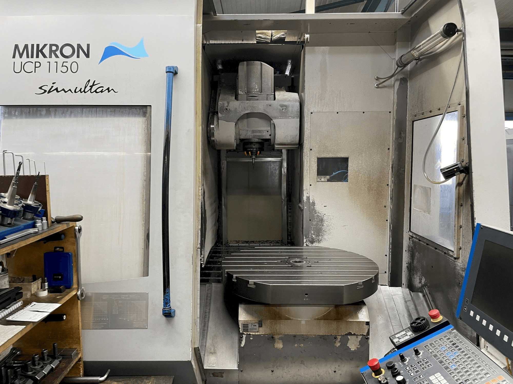 Koneen MIKRON UCP 1150 SIMULTAN etunäkymä