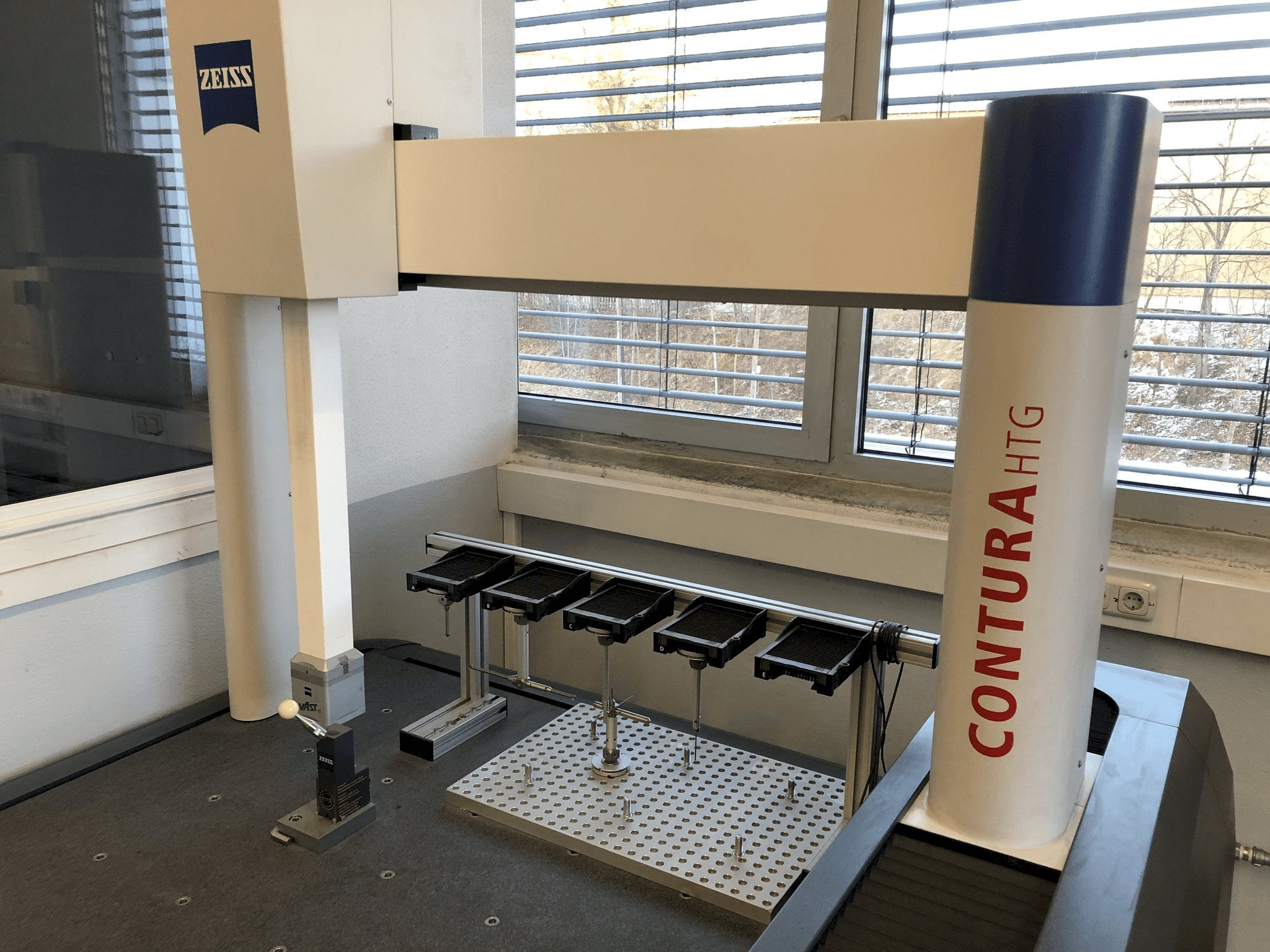 Koneen CONTURA 10/16/6 etunäkymä