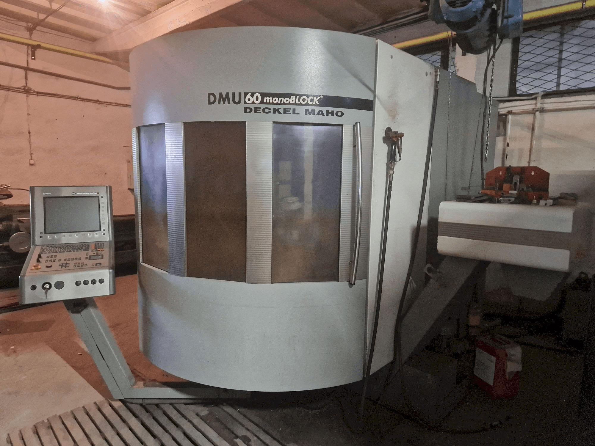 Koneen DECKEL MAHO DMU 60 monoBLOCK etunäkymä