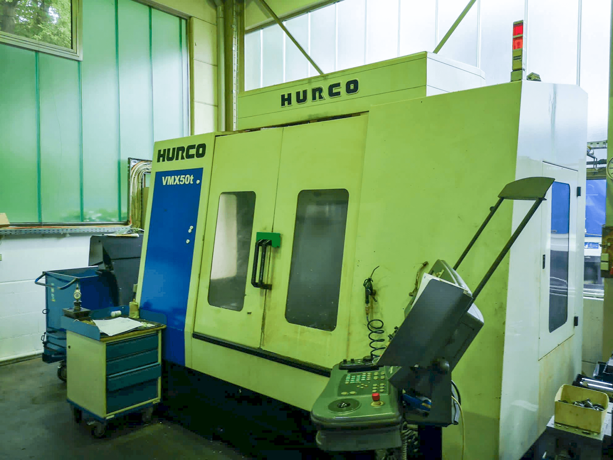 Koneen Hurco VMX50t etunäkymä