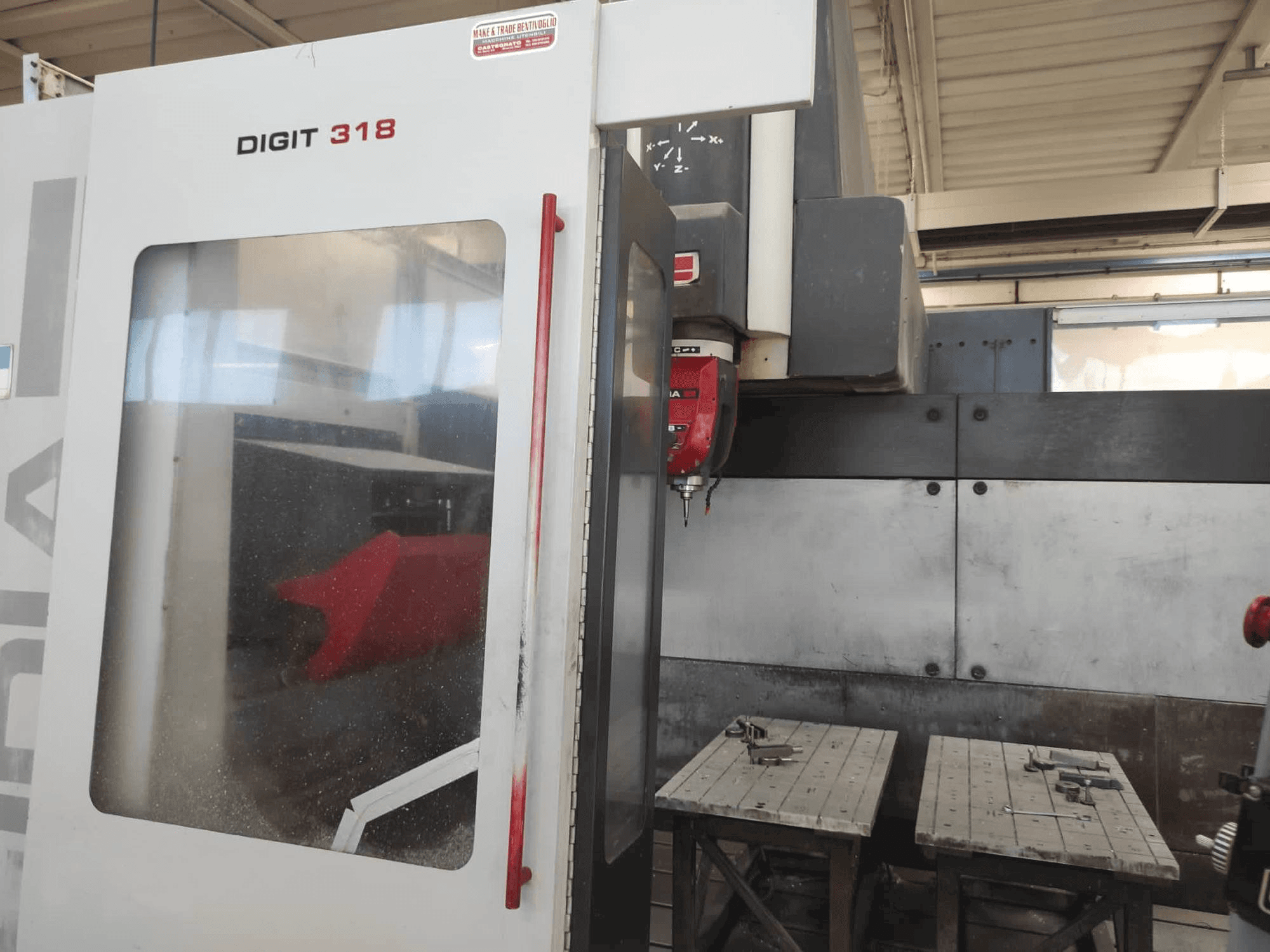 Koneen Fidia Digit 318 vasemman sivun näkymä