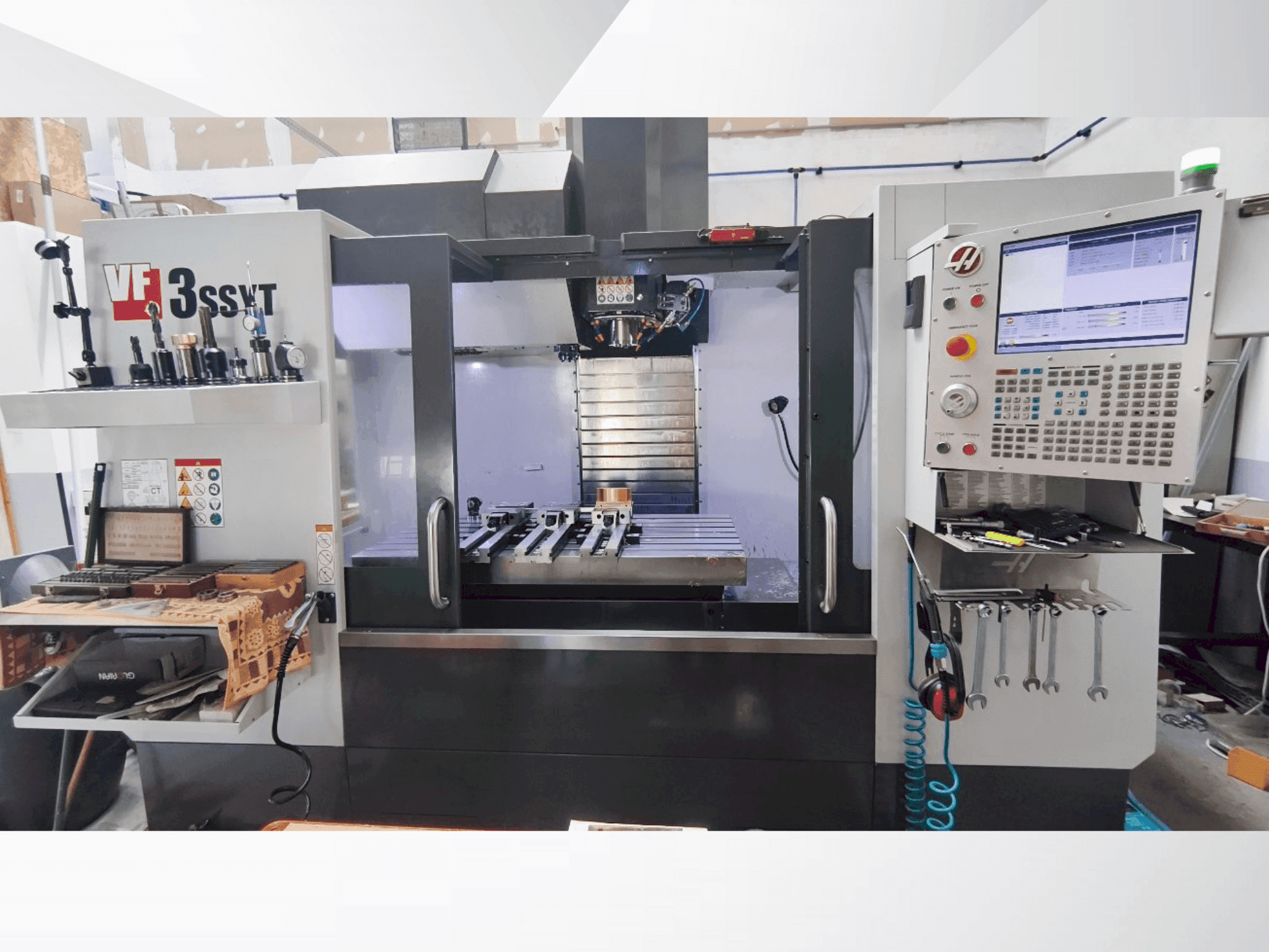 Koneen HAAS VF-3SSYT with HRT 210 4X etunäkymä