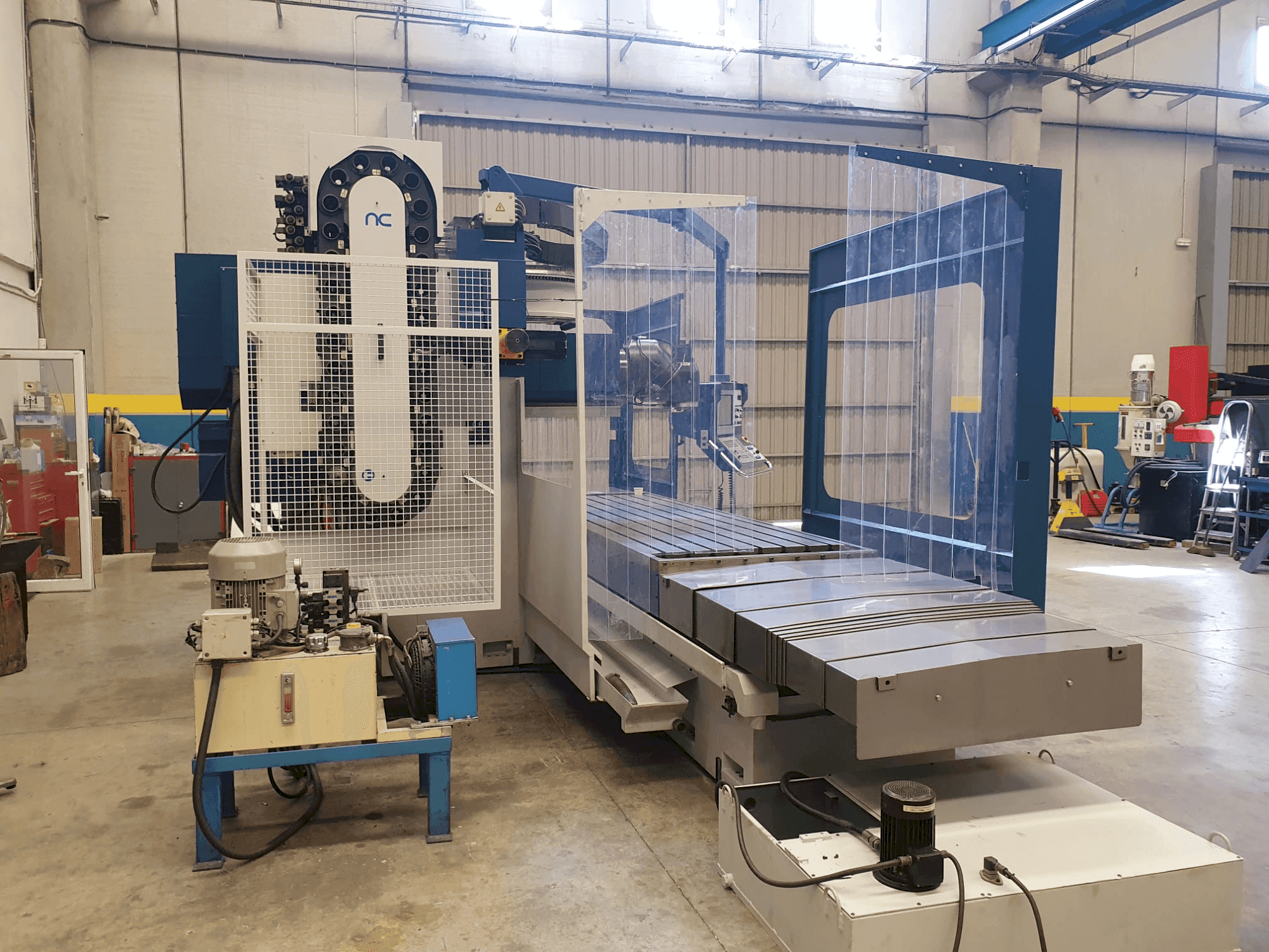 Koneen Nicolas Correa A30/30 etunäkymä