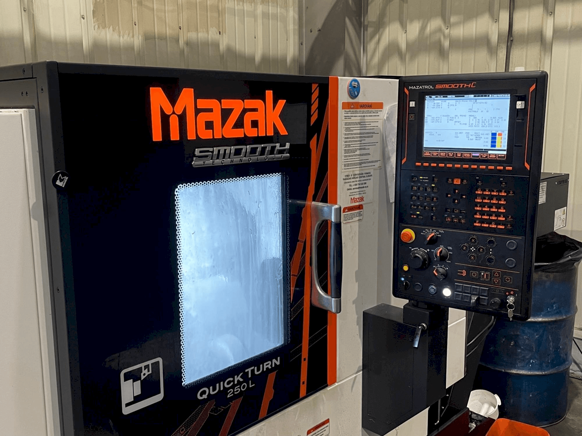 Koneen Mazak Quick Turn 250 L etunäkymä