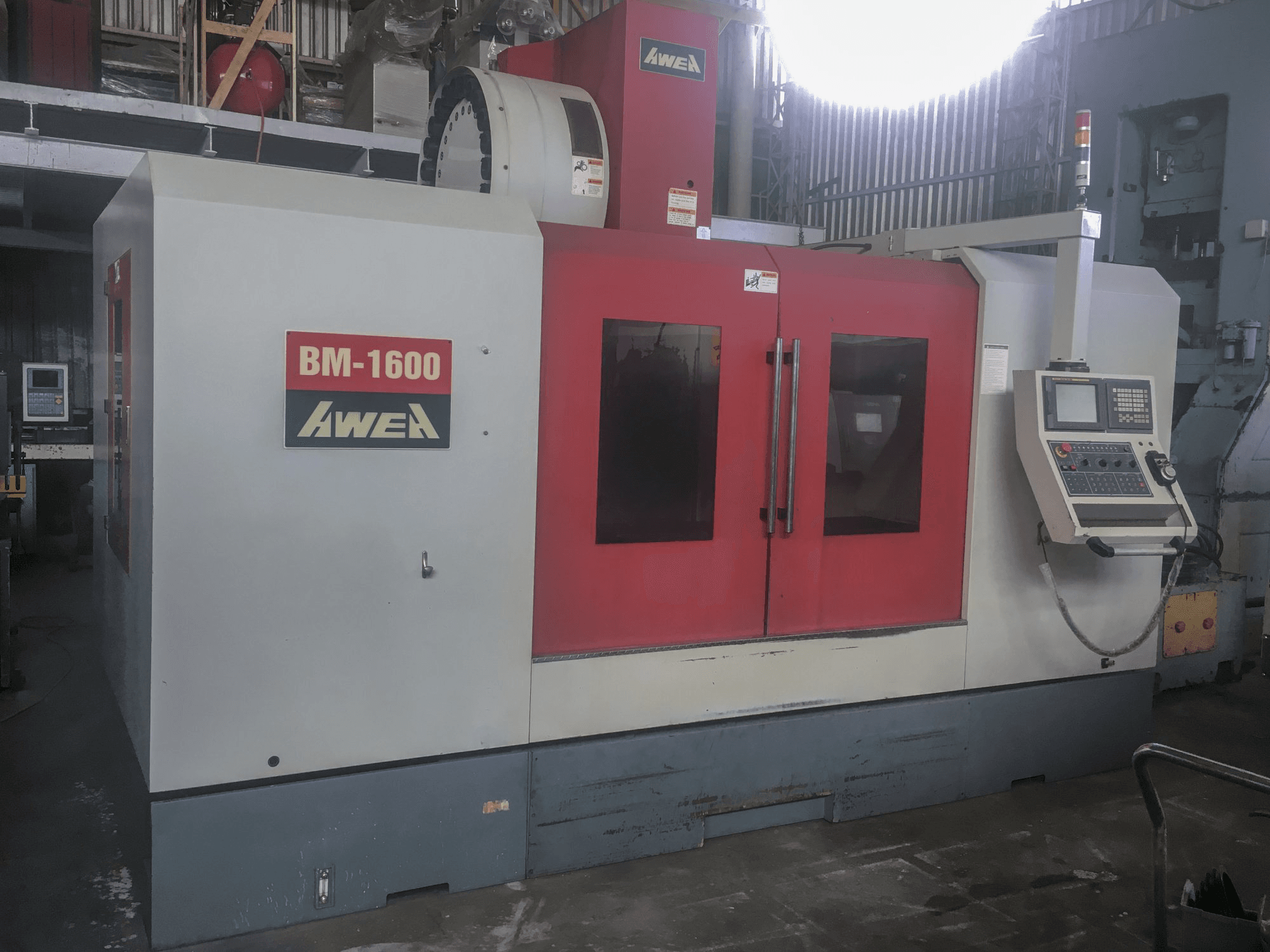Koneen AWEA vasen näkymä BM-1600