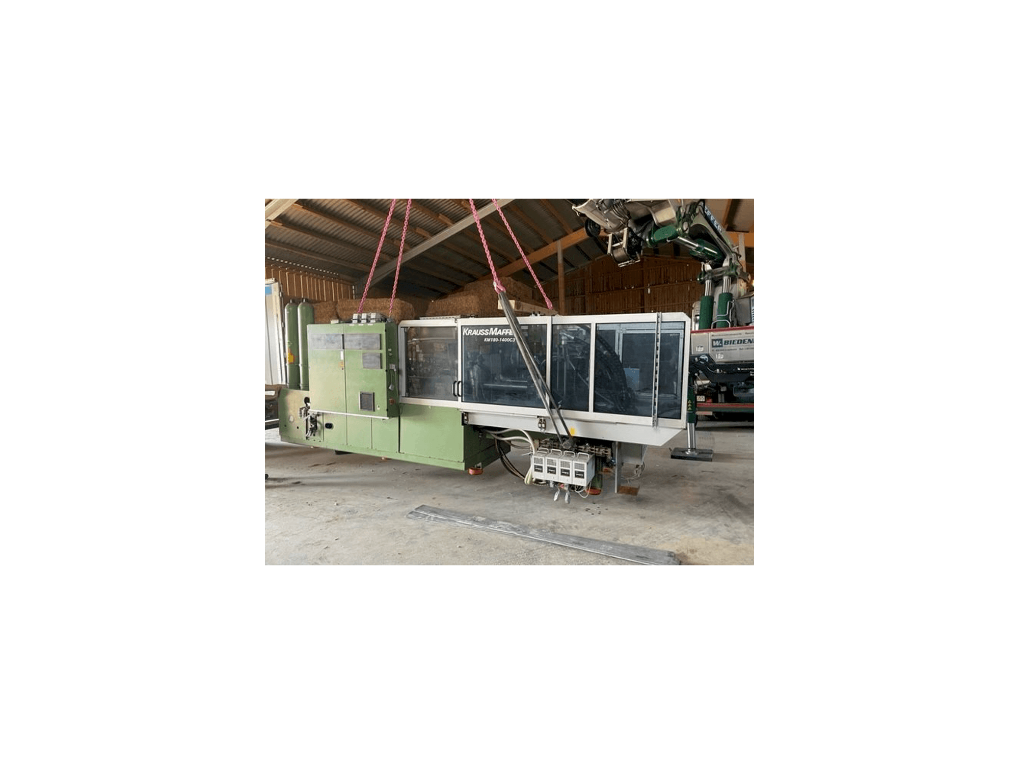 Koneen Krauss Maffei KW180 C3 hybrid etunäkymä