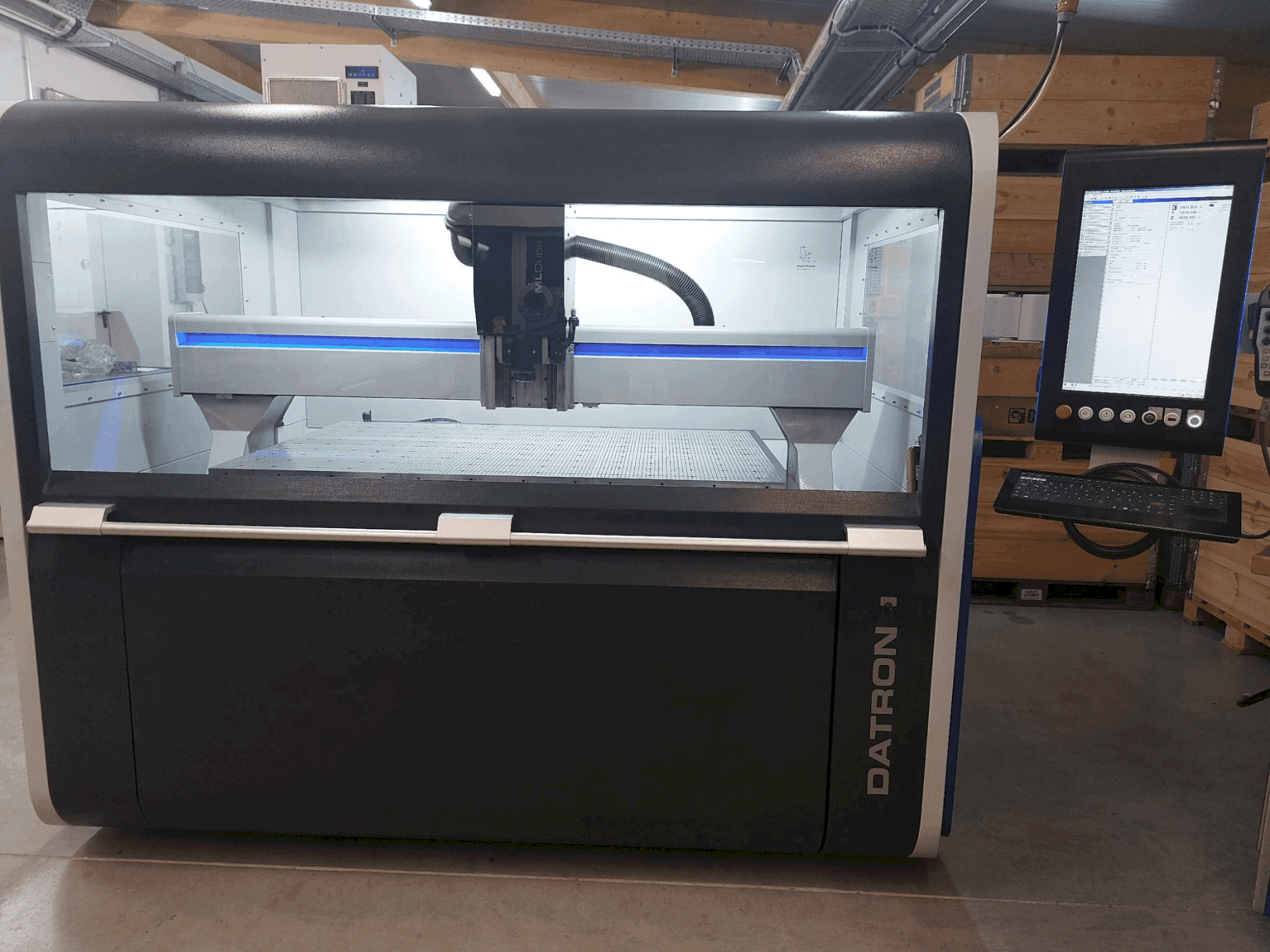 Koneen Datron MLCube LS etunäkymä