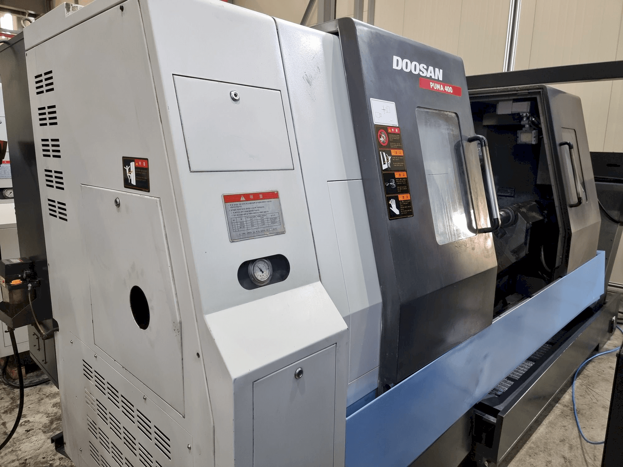 Koneen Doosan PUMA 400B etunäkymä