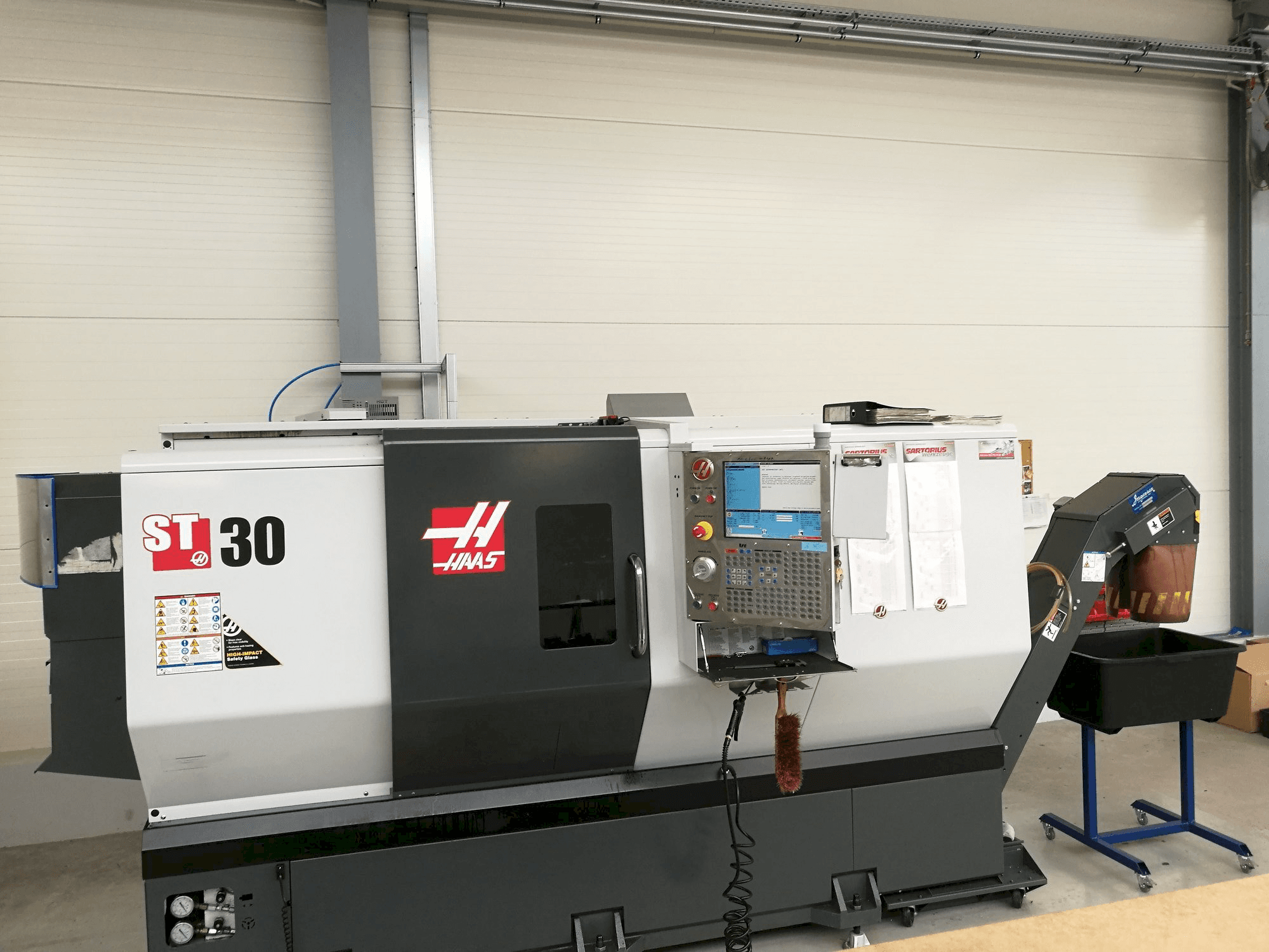 Koneen HAAS ST-30 etunäkymä