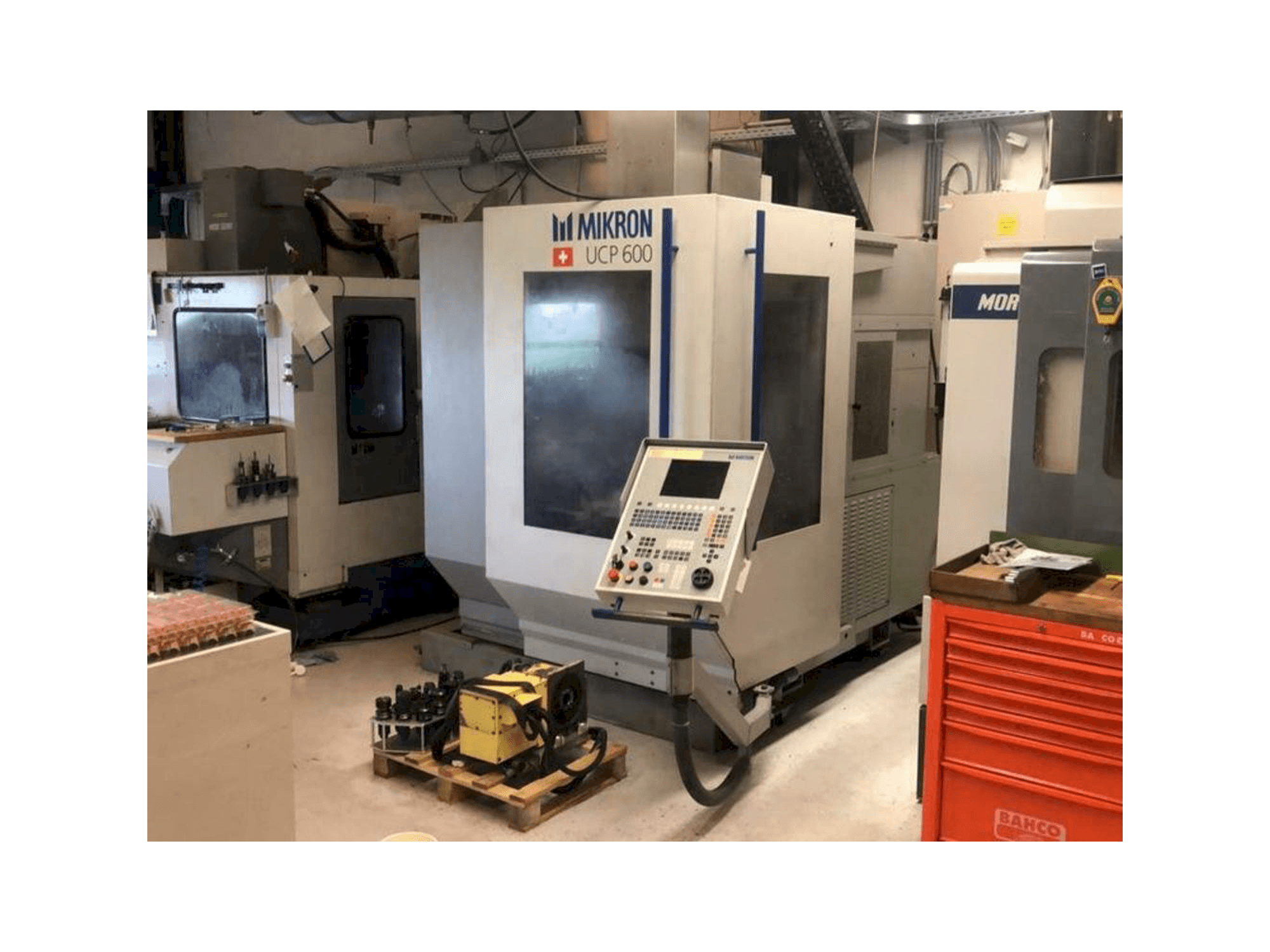 Koneen MIKRON UCP600 etunäkymä