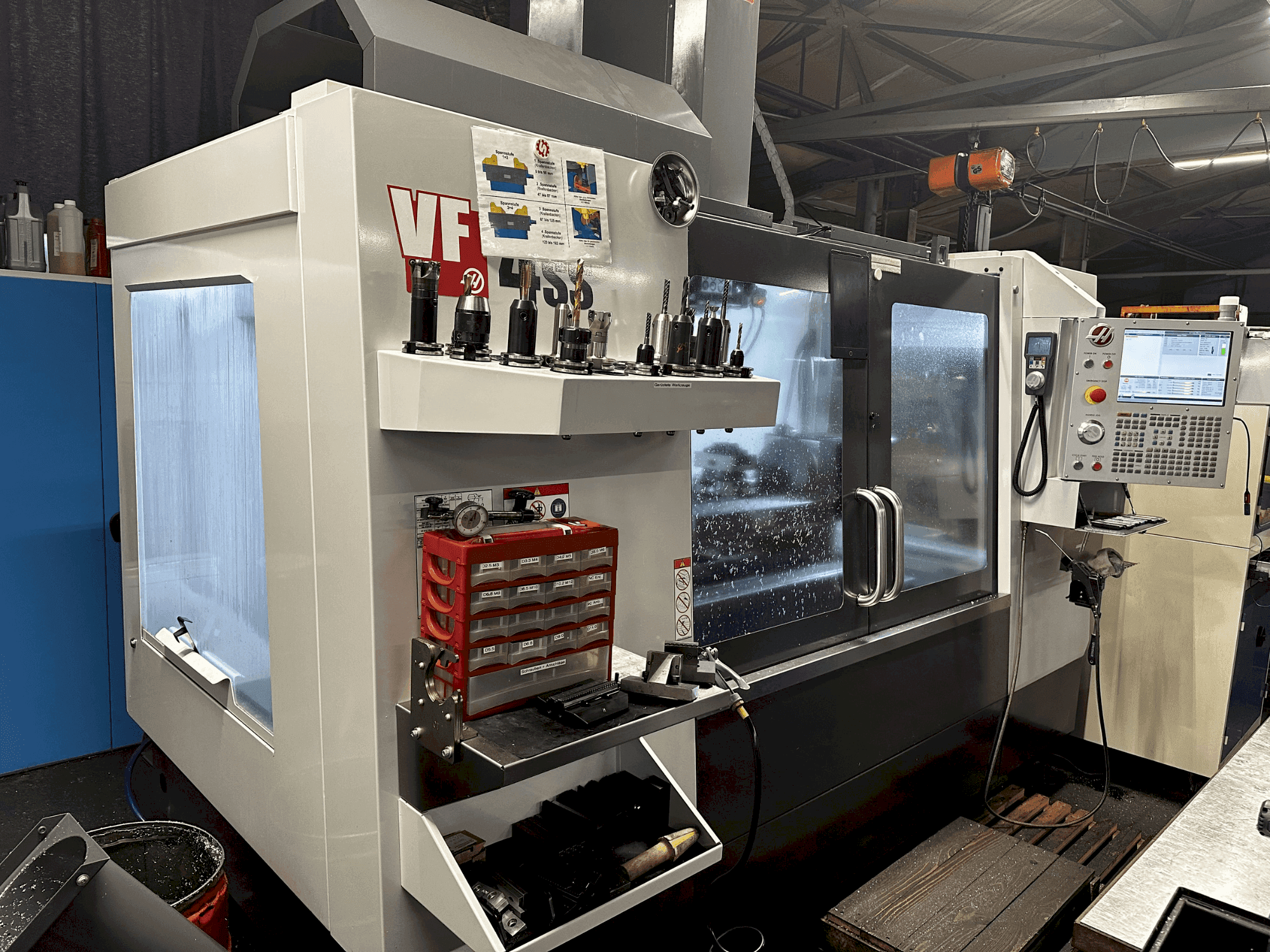 Koneen HAAS VF-4SS-EU etunäkymä