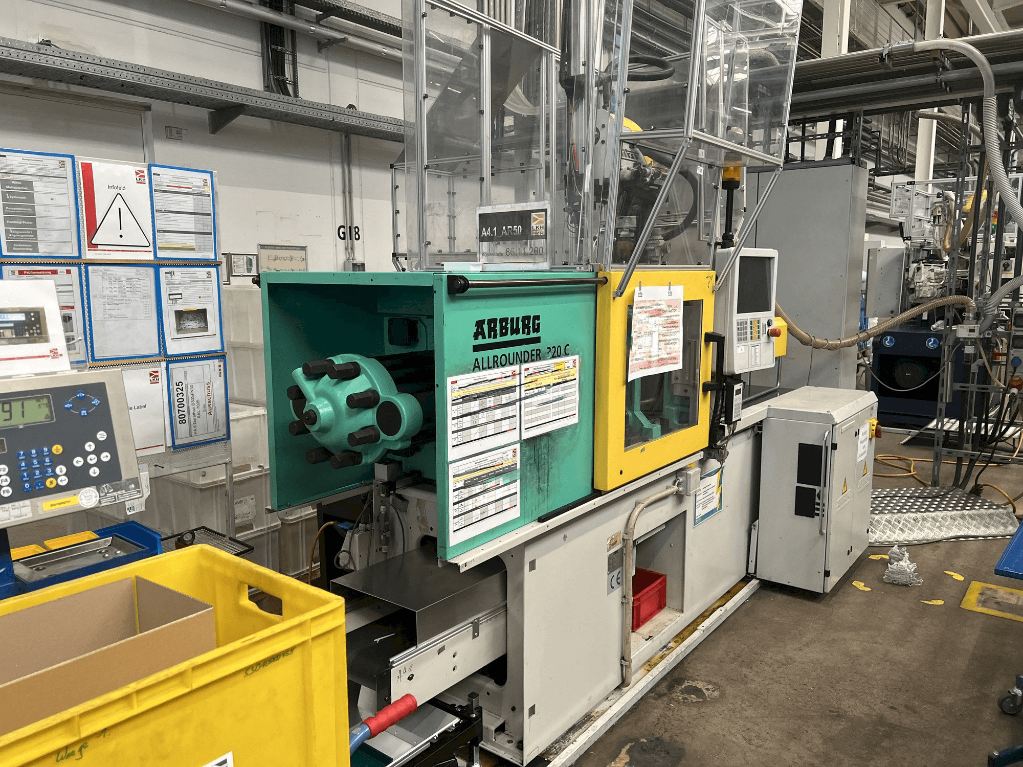 Koneen Arburg Allrounder 320C 500 - 170 vasemman sivun näkymä