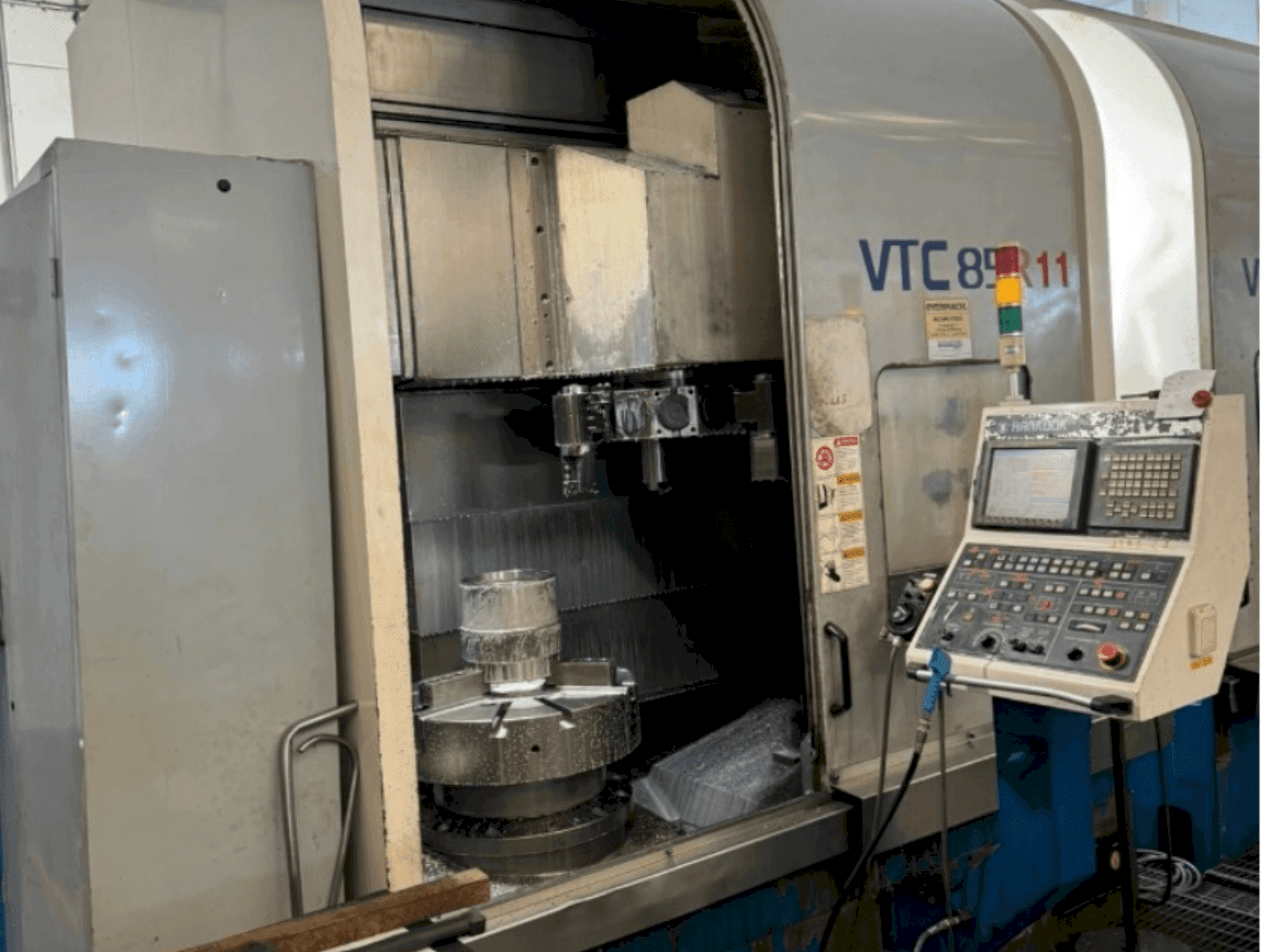 Koneen HANKOOK VTC 85 etunäkymä